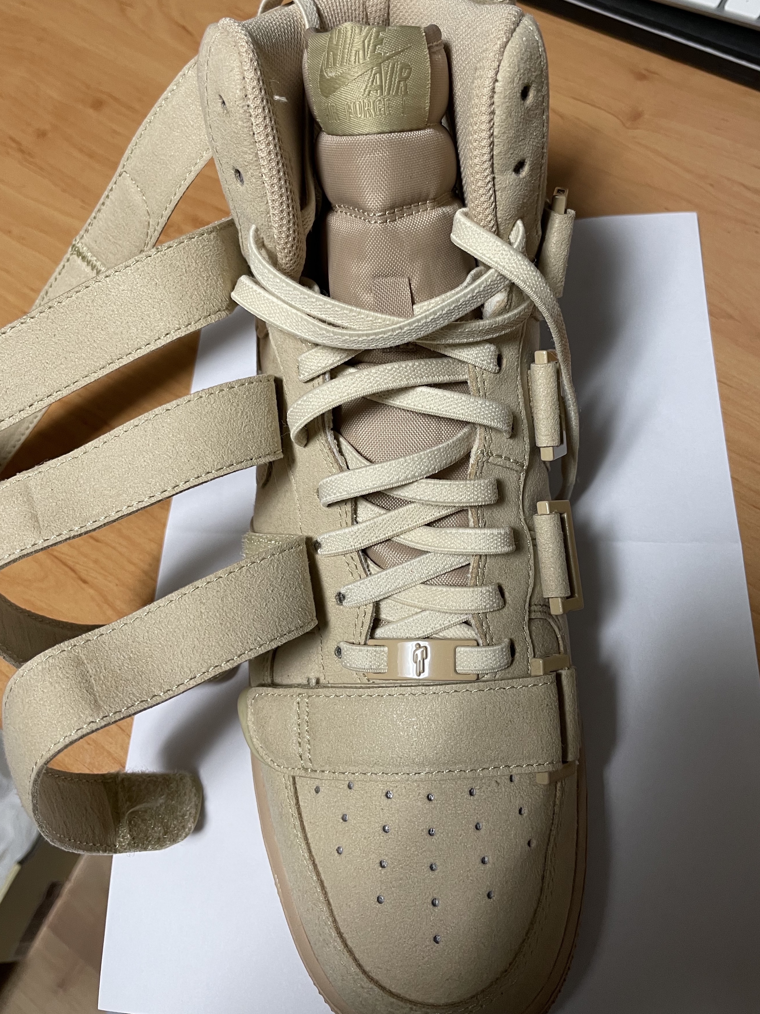 Nike x Billie Eilish Air Force 1 High '07 SP Mushroom 착용 스타일 - 2