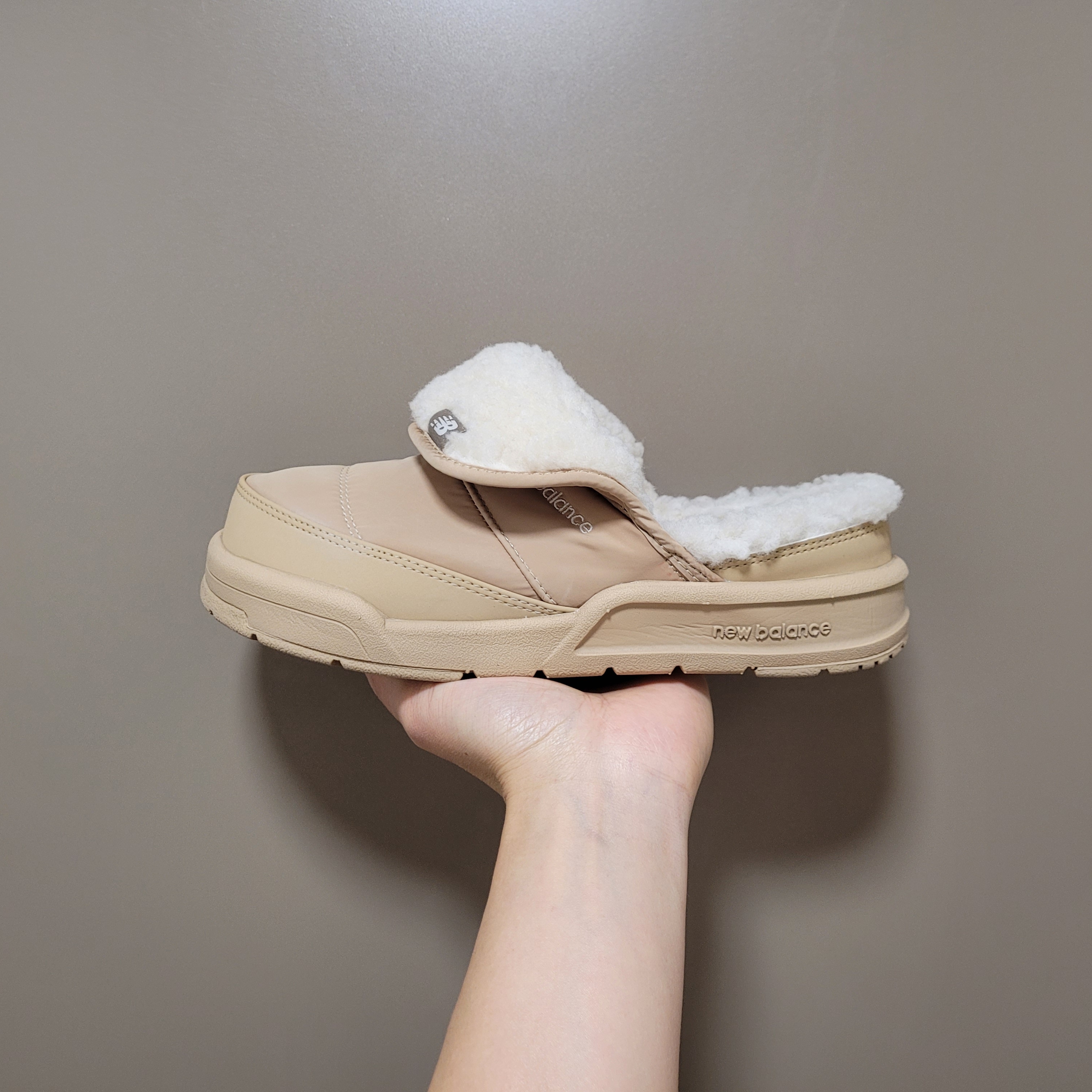 New Balance Puflee Beige 착용 스타일 - 1