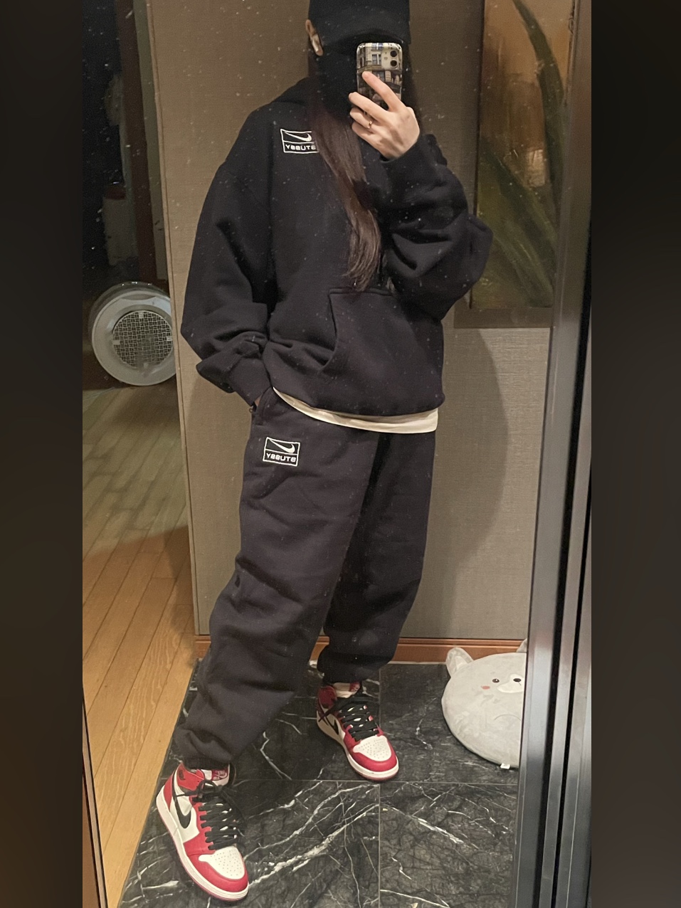 Nike x Stussy NRG RA Pullover Hoodie Dark Grey Heather (DJ9488-063), Nike x Stussy NRG RA Fleece Pants Dark Grey Heather (DJ9490-063) 착용 스타일 - 3