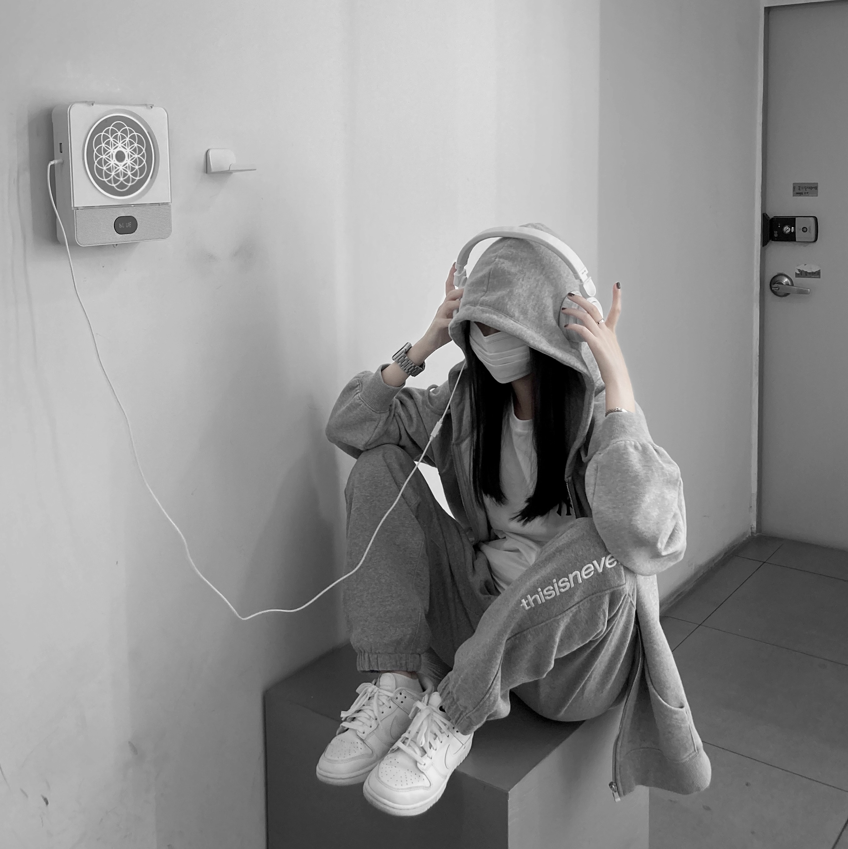 (W) Nike Dunk Low Triple White, Apple Watch Nike SE 40mm GPS Silver Aluminum Case with Nike Sport Band USB C Pure Platinum Black (Korean Ver.) 착용 스타일 - 1