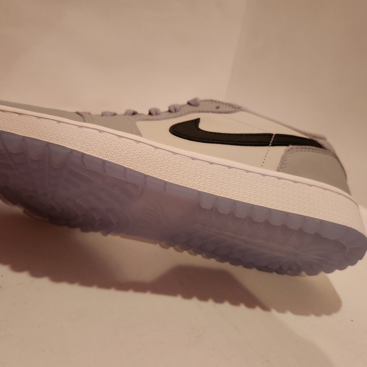 Jordan 1 Low Golf Wolf Grey 착용 스타일 - 1