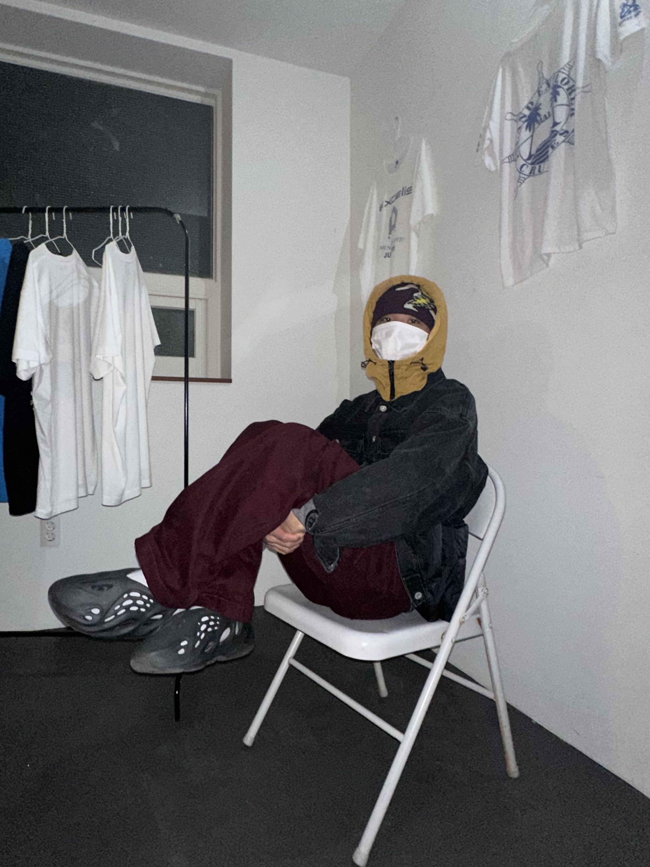 Adidas Yeezy Foam RNNR Onyx 착용 스타일 - 1