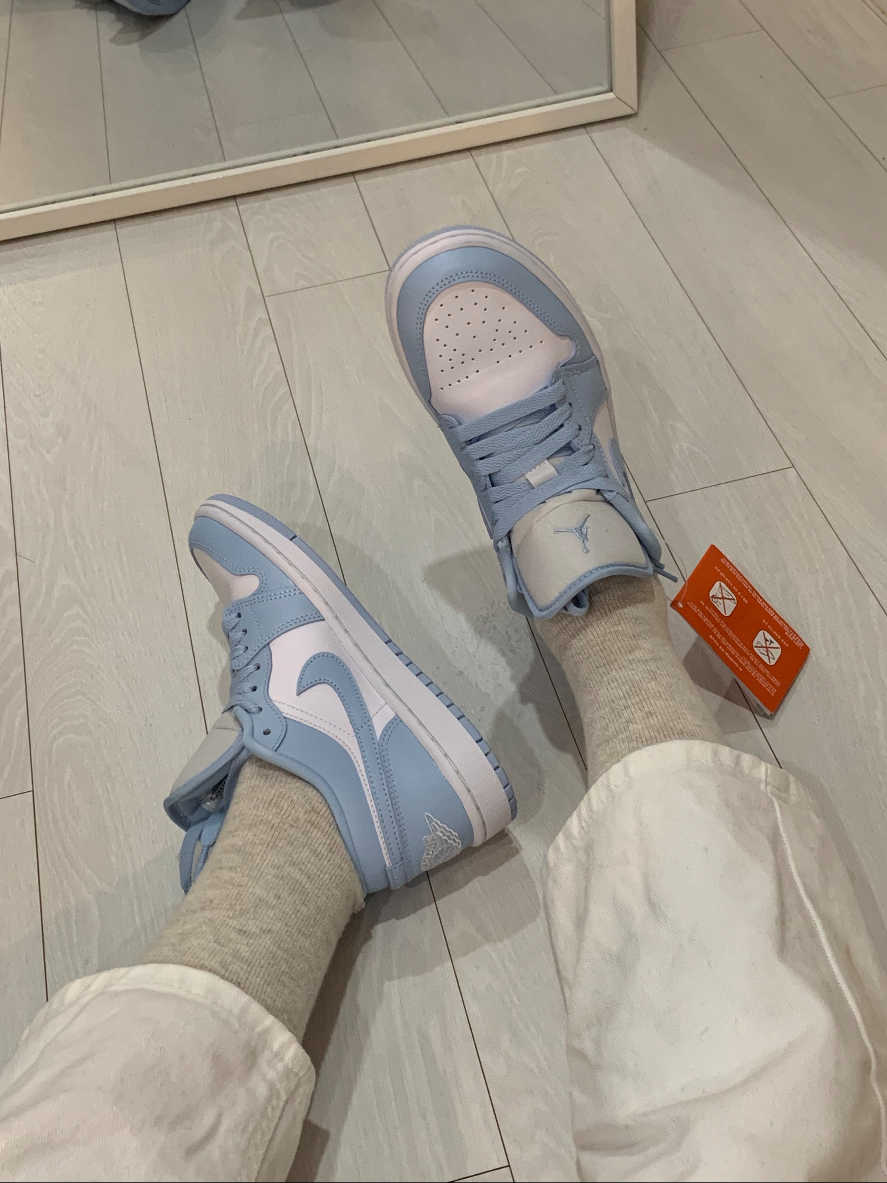(W) Jordan 1 Low White Ice Blue 착용 스타일 - 2
