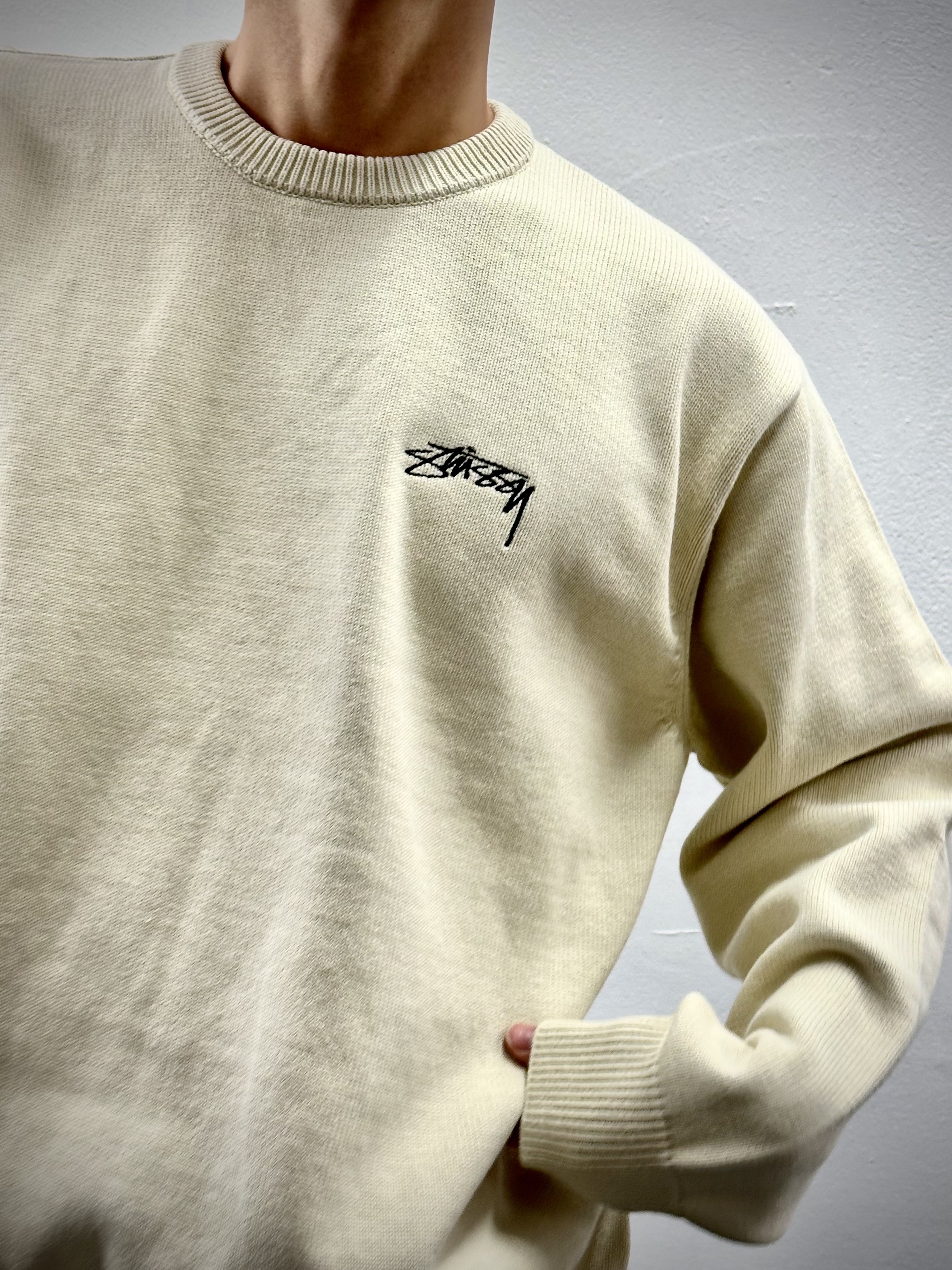 Stussy Care Label Sweater Natural 착용 스타일 - 2