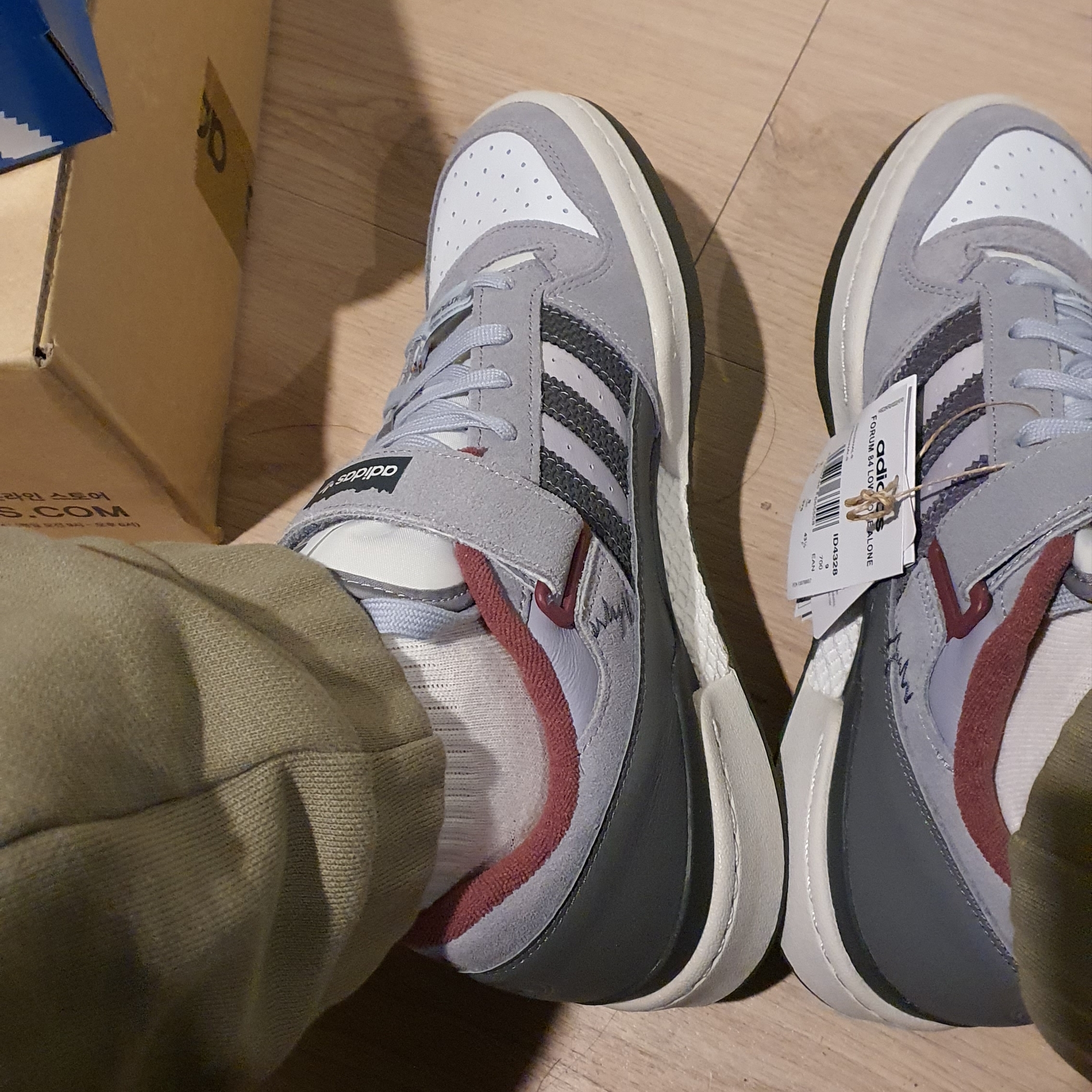 Adidas Forum 84 Low Home Alone 2 착용 스타일 - 2