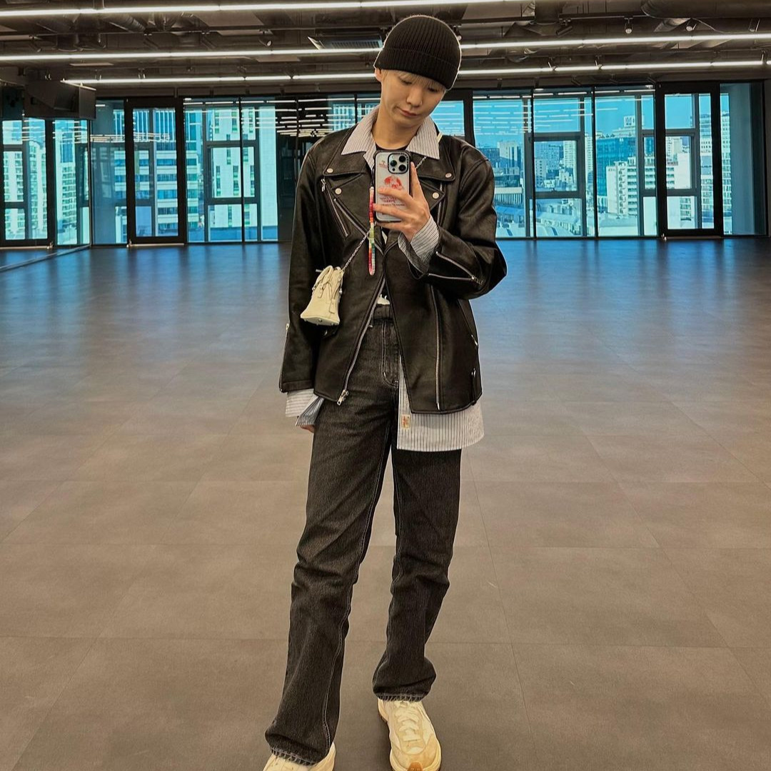 Nike x Sacai VaporWaffle White and Gum 착용 스타일 - 2