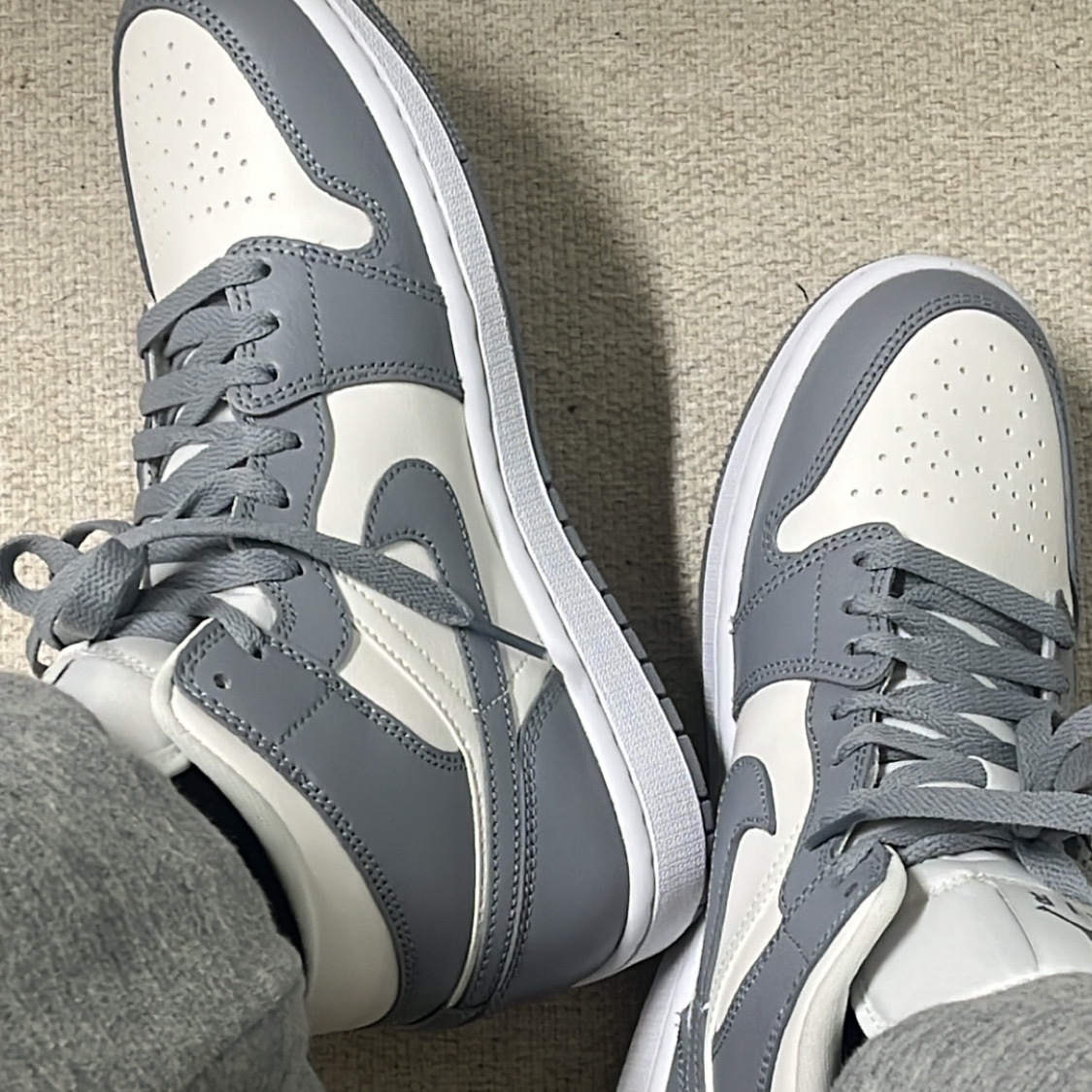 (W) Jordan 1 Mid Sail Stealth 착용 스타일 - 1