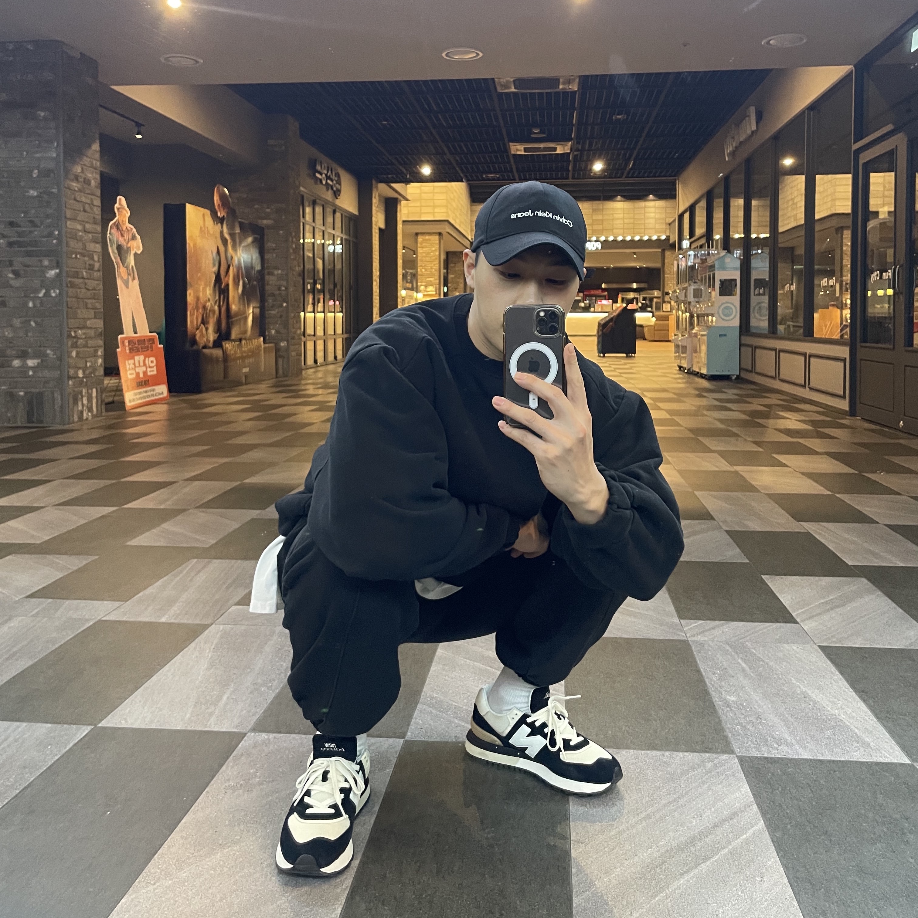 New Balance 574 Legacy Black Angora 착용 스타일