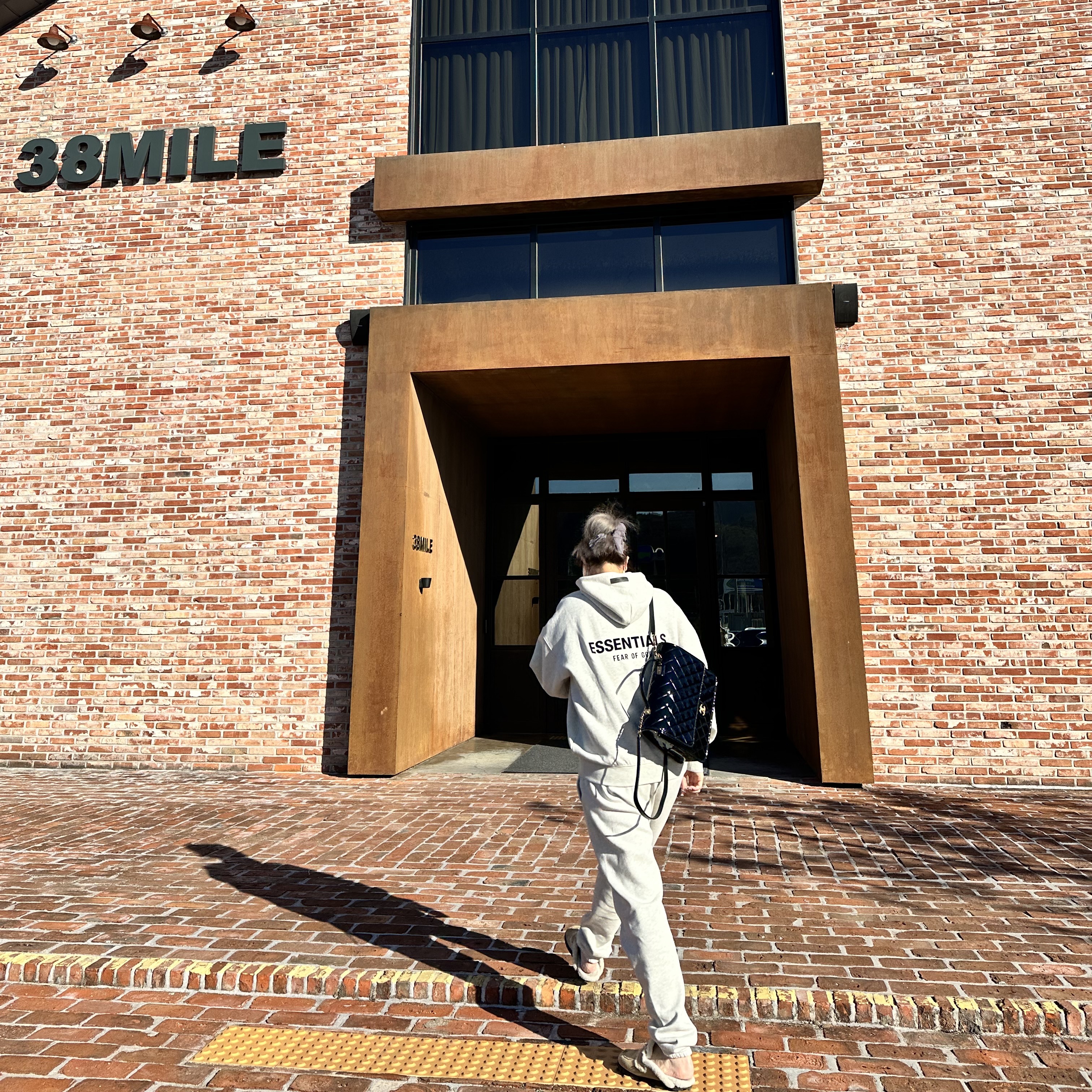 Essentials The Core Collection Sweatpants Light Oatmeal 착용 스타일