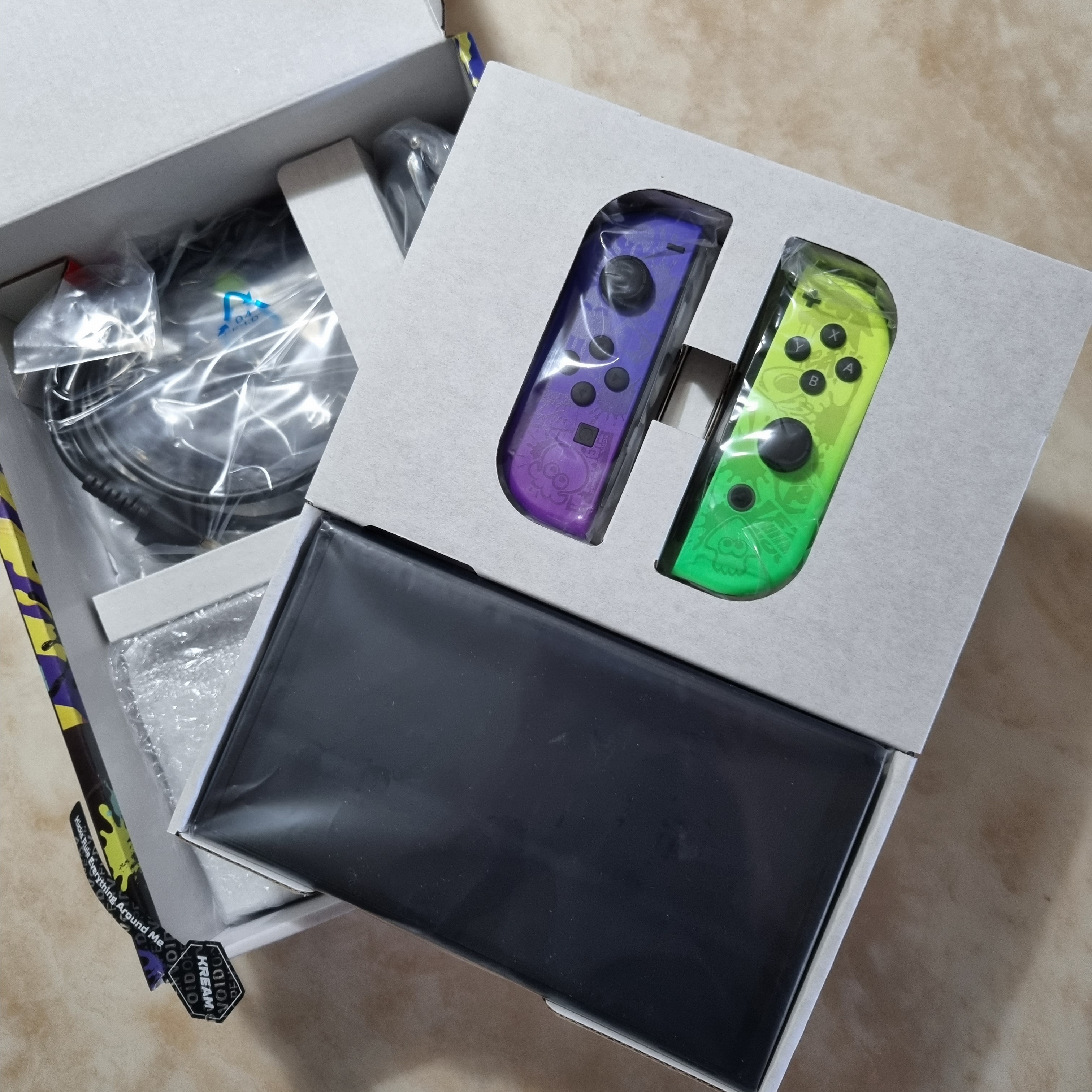 Nintendo Switch OLED Splatoon 3 Edition (Korean Ver.) 착용 스타일 - 2