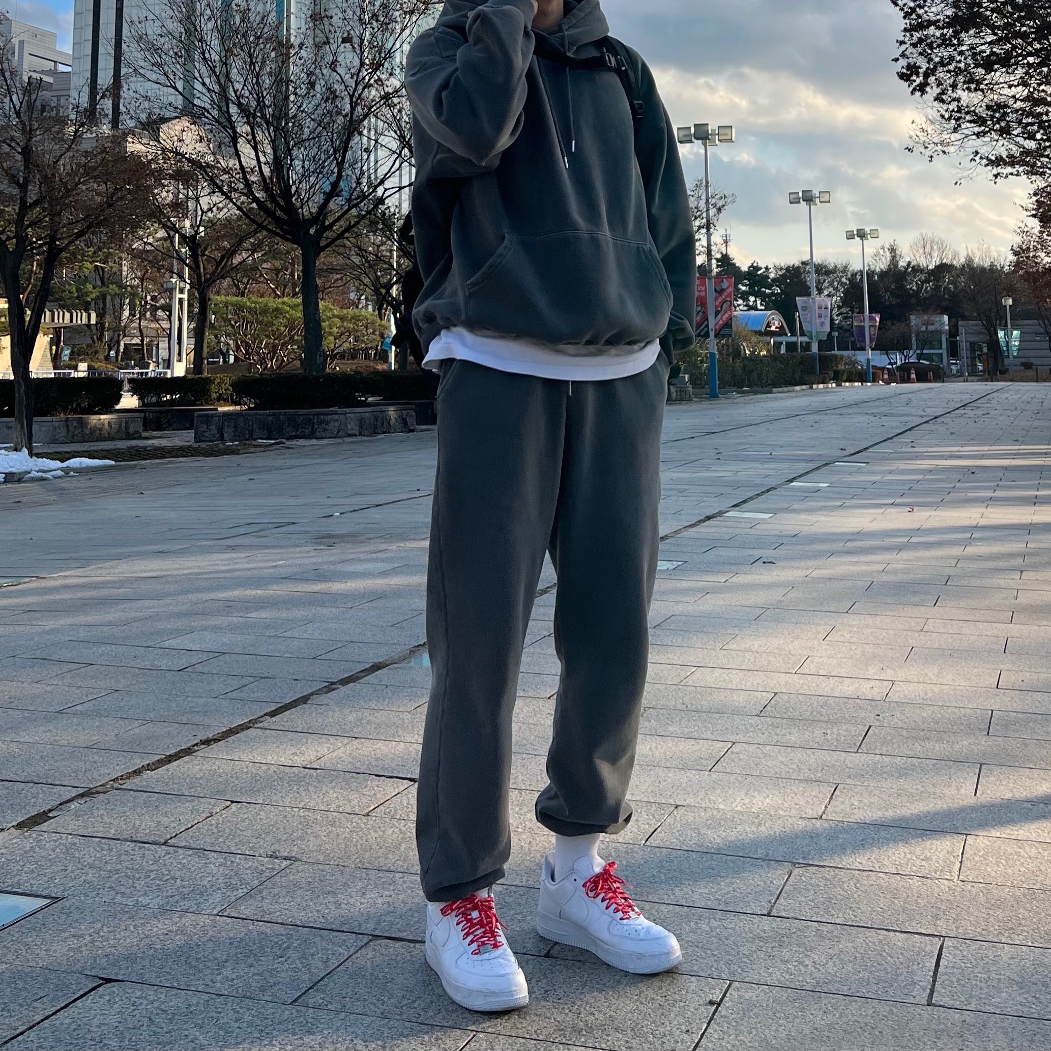 Nike x Supreme Air Force 1 Low White 착용 스타일 - 2