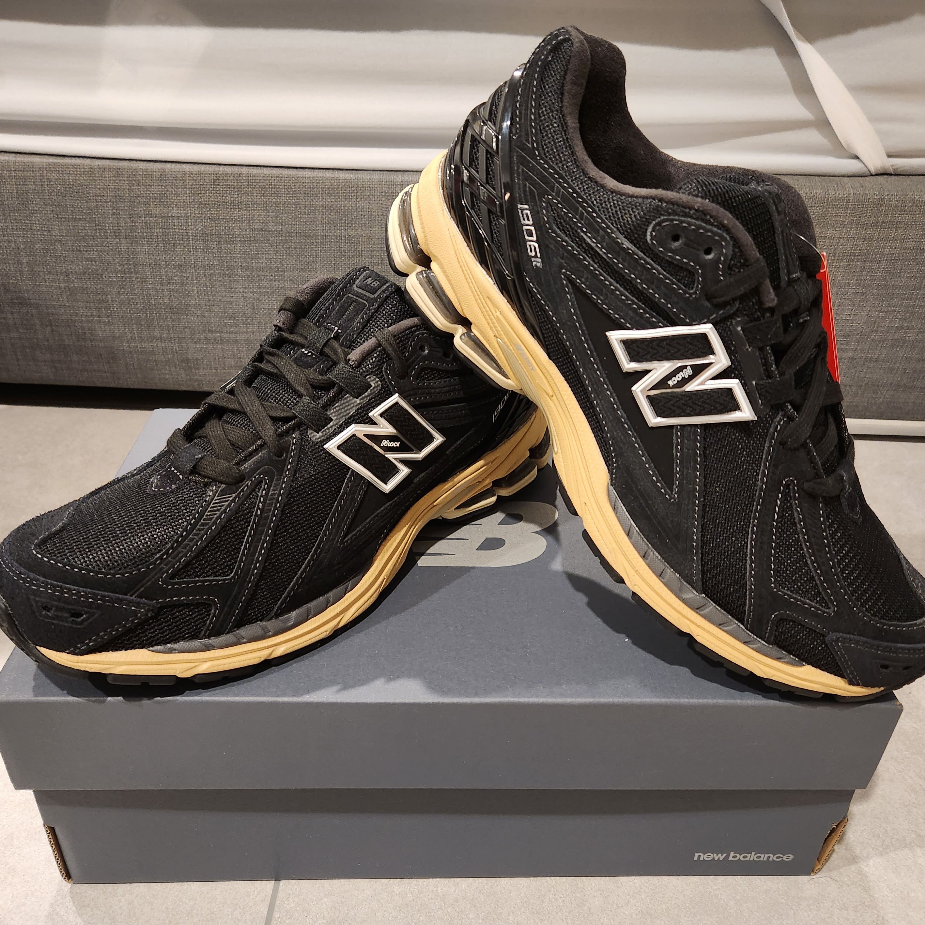 New Balance 1906R Black Taos Taupe 착용 스타일