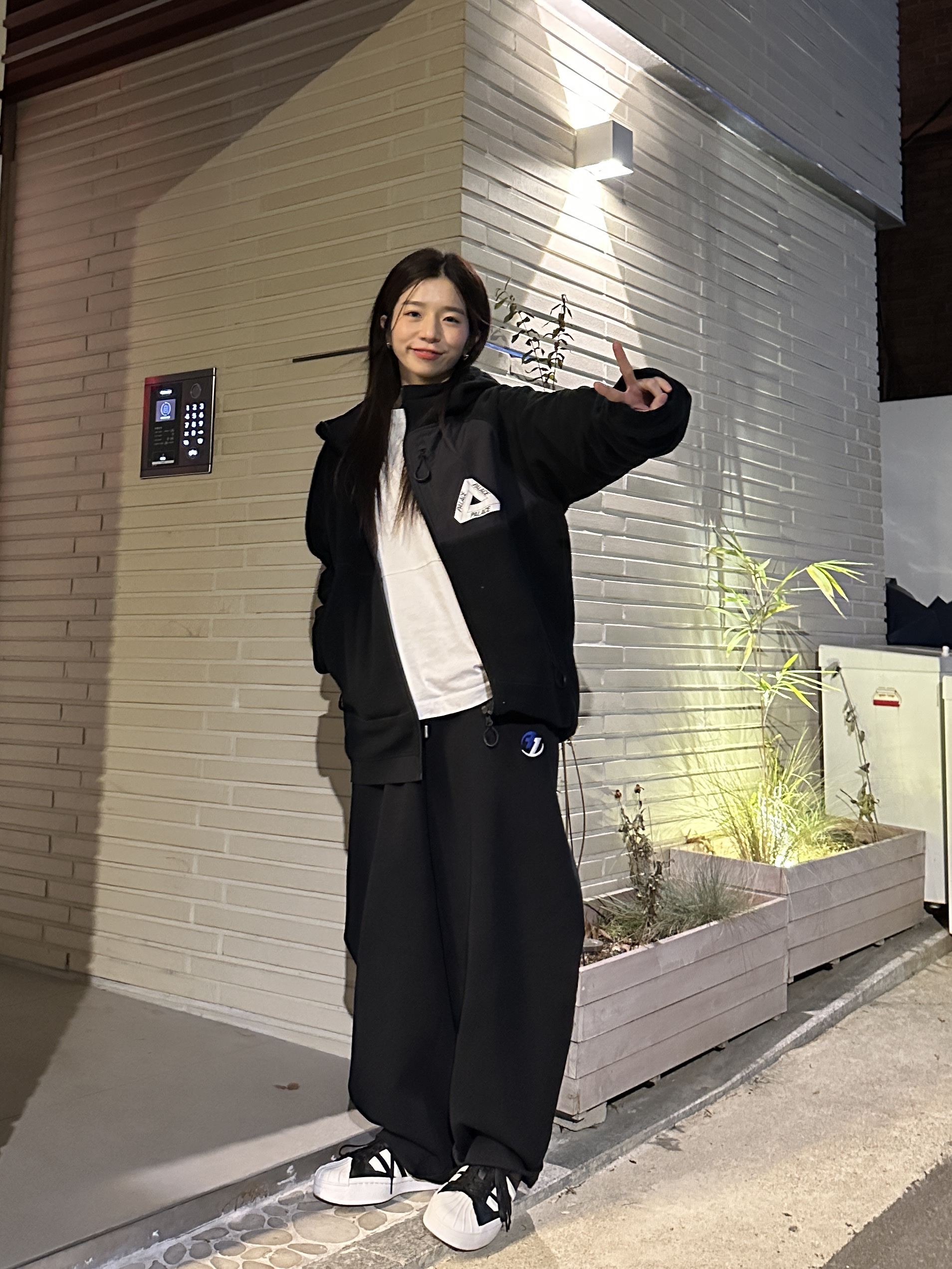 Zara x Ader Error Jogger Pants Black, Palace Polar Fleece Asymmetric Jacket Black - 21FW 착용 스타일 - 2