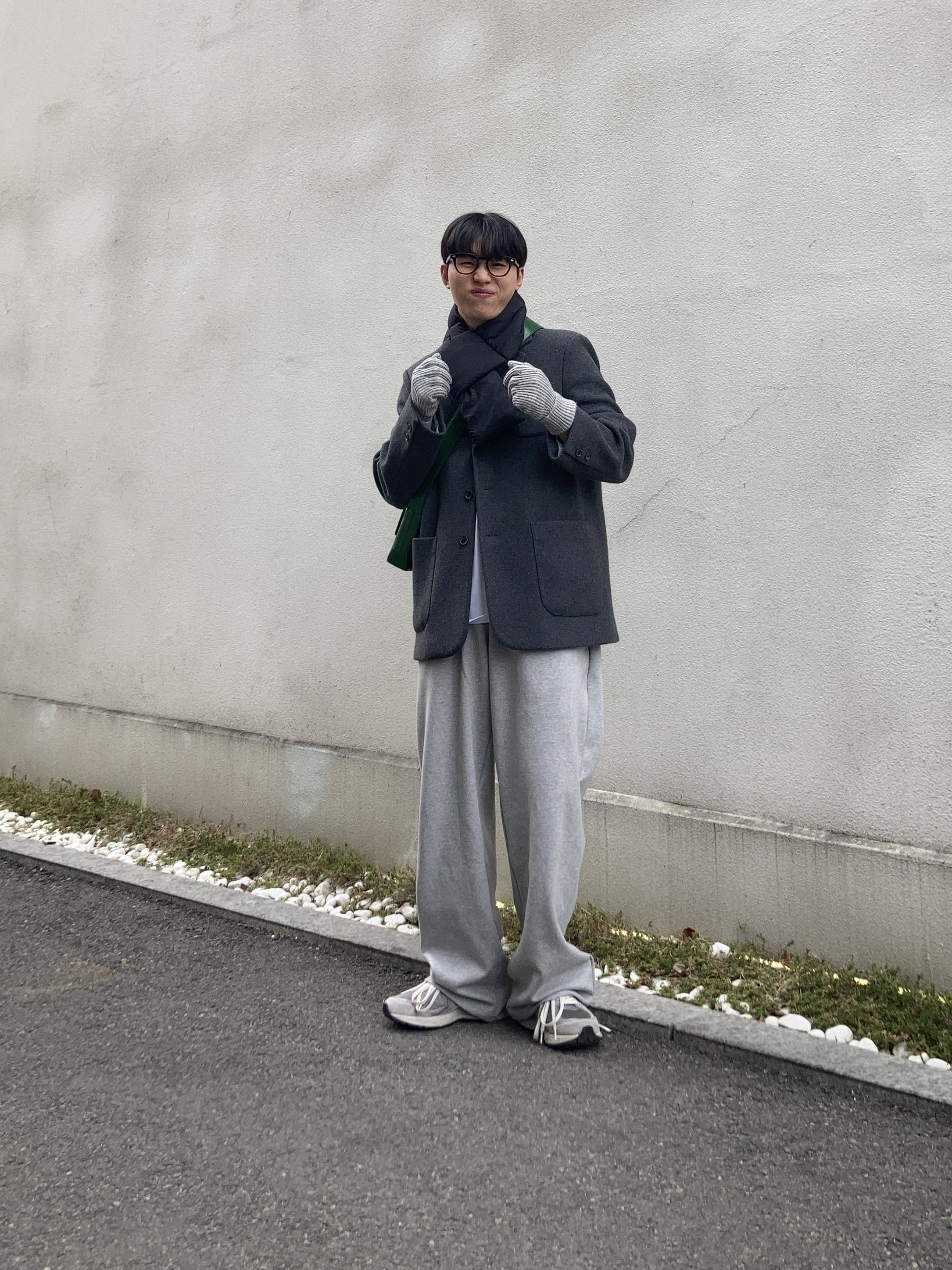 New Balance 2002R Grey 착용 스타일 - 2