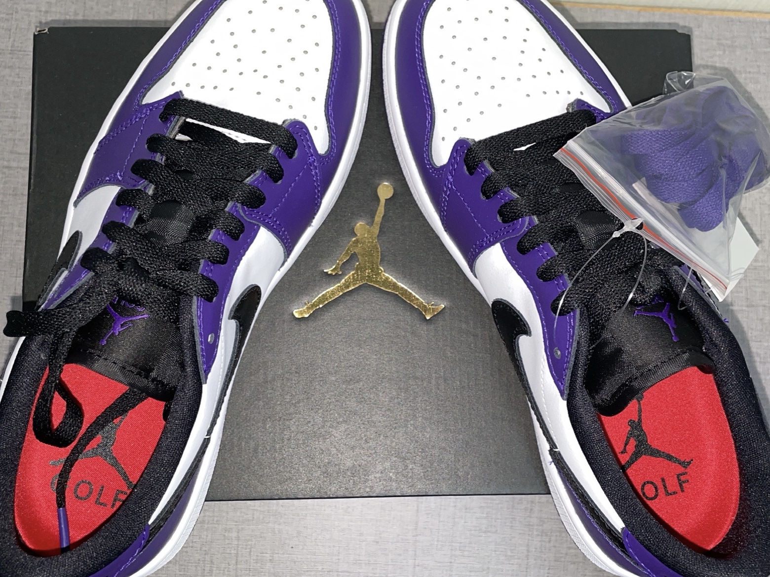 Jordan 1 Low Golf Court Purple 착용 스타일 - 1