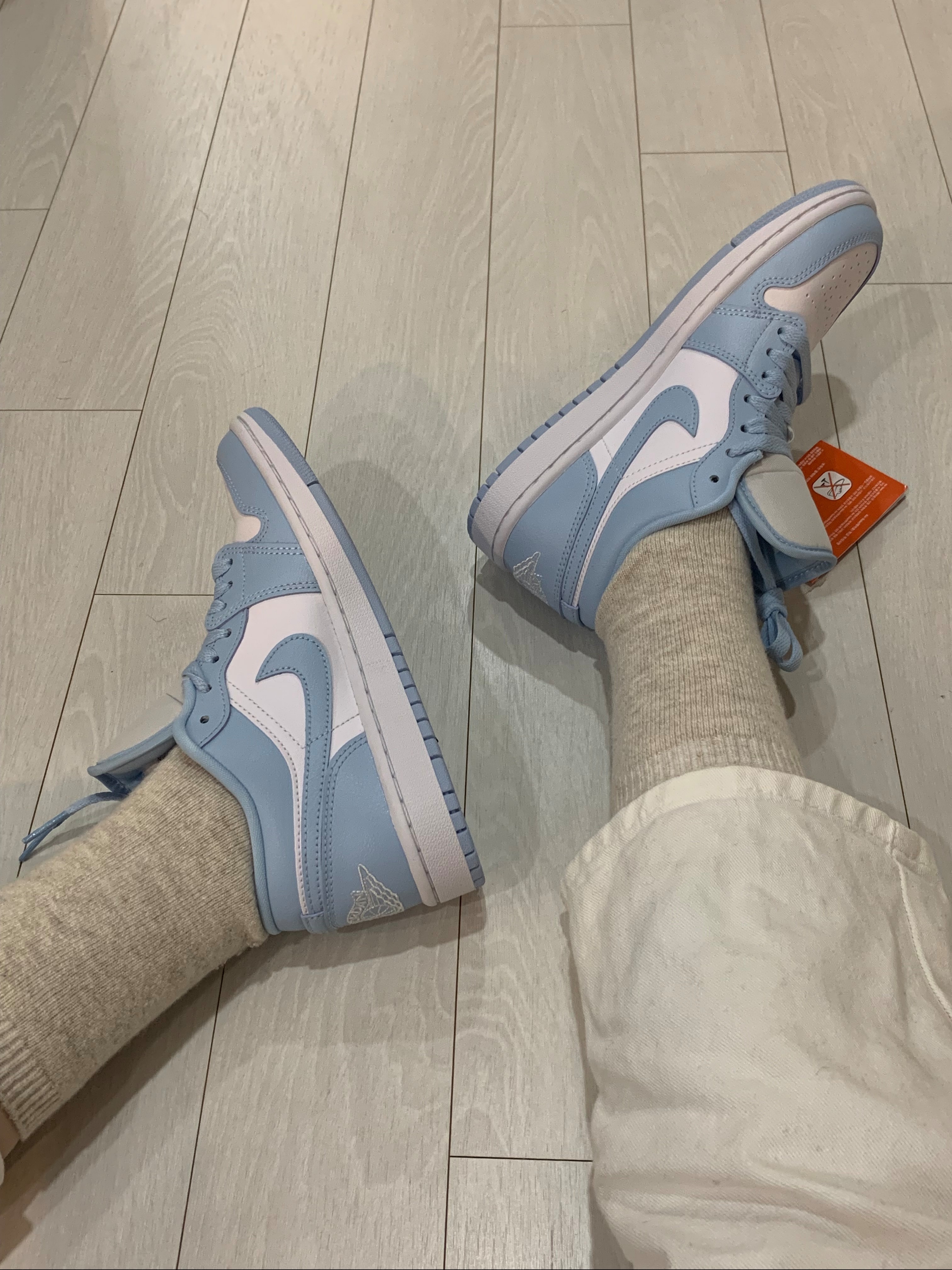 (W) Jordan 1 Low White Ice Blue 착용 스타일 - 3