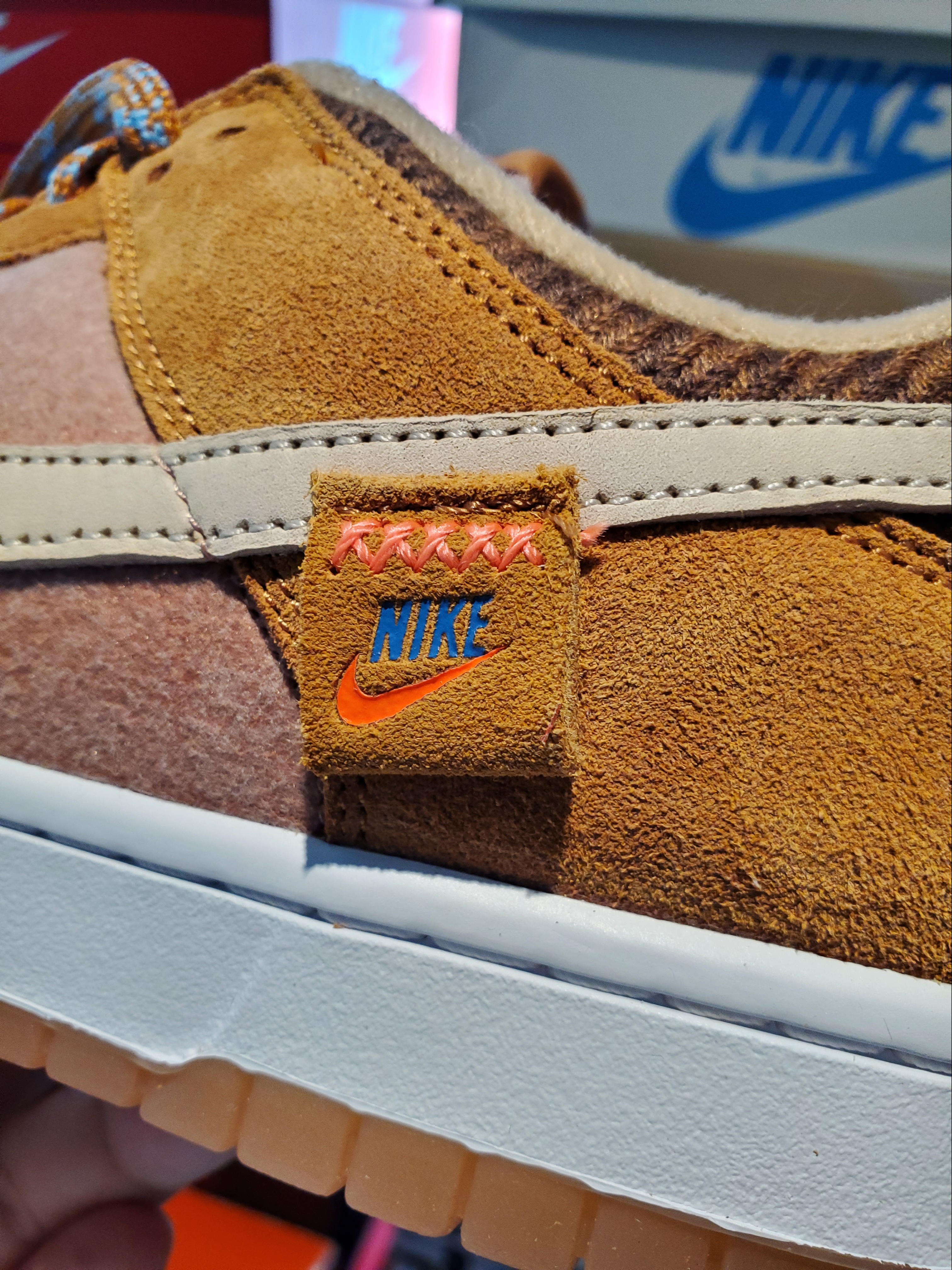 Nike Dunk Low SE Praline Desert Ochre 착용 스타일 - 3