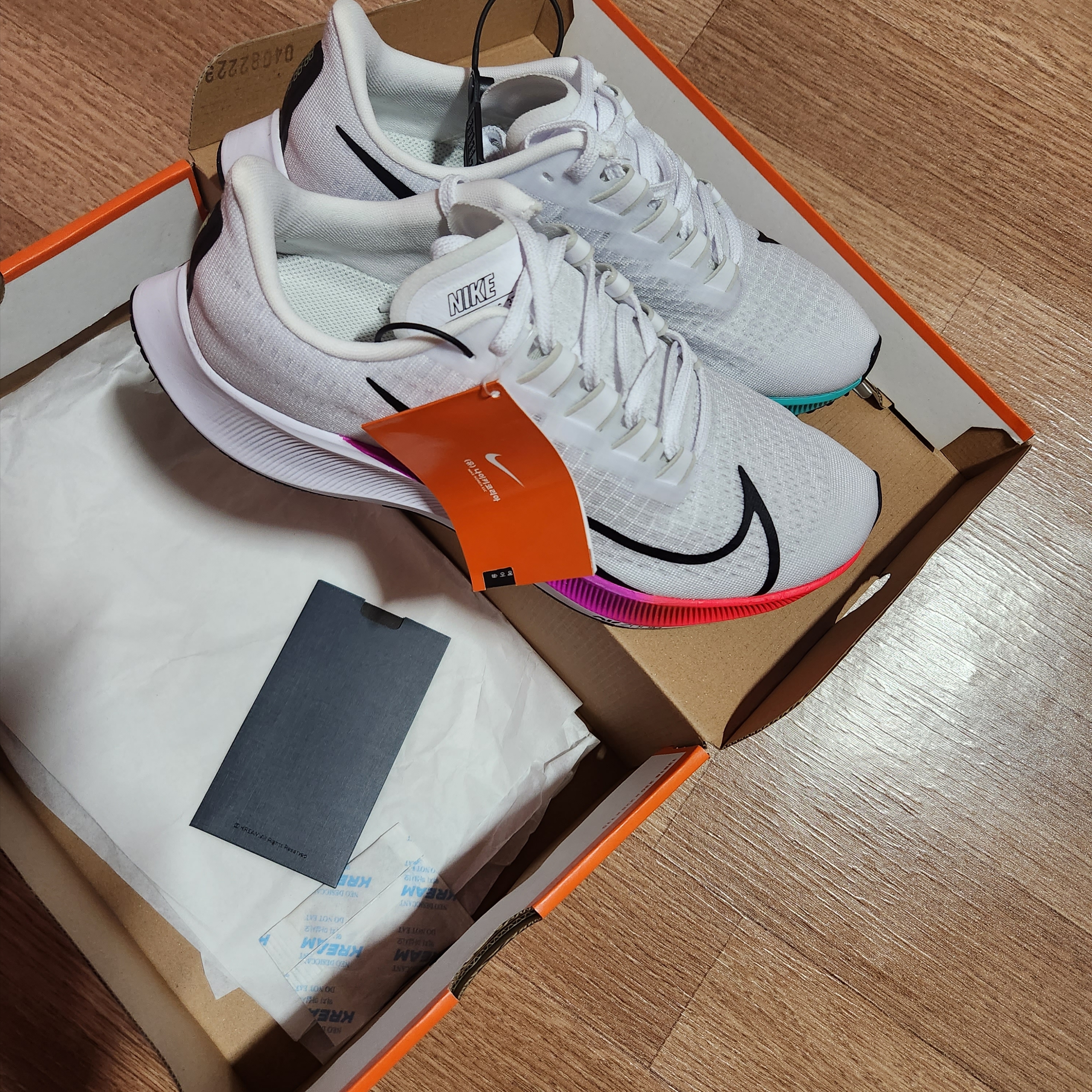 Nike Air Zoom Pegasus 37 White Hyper Violet 착용 스타일