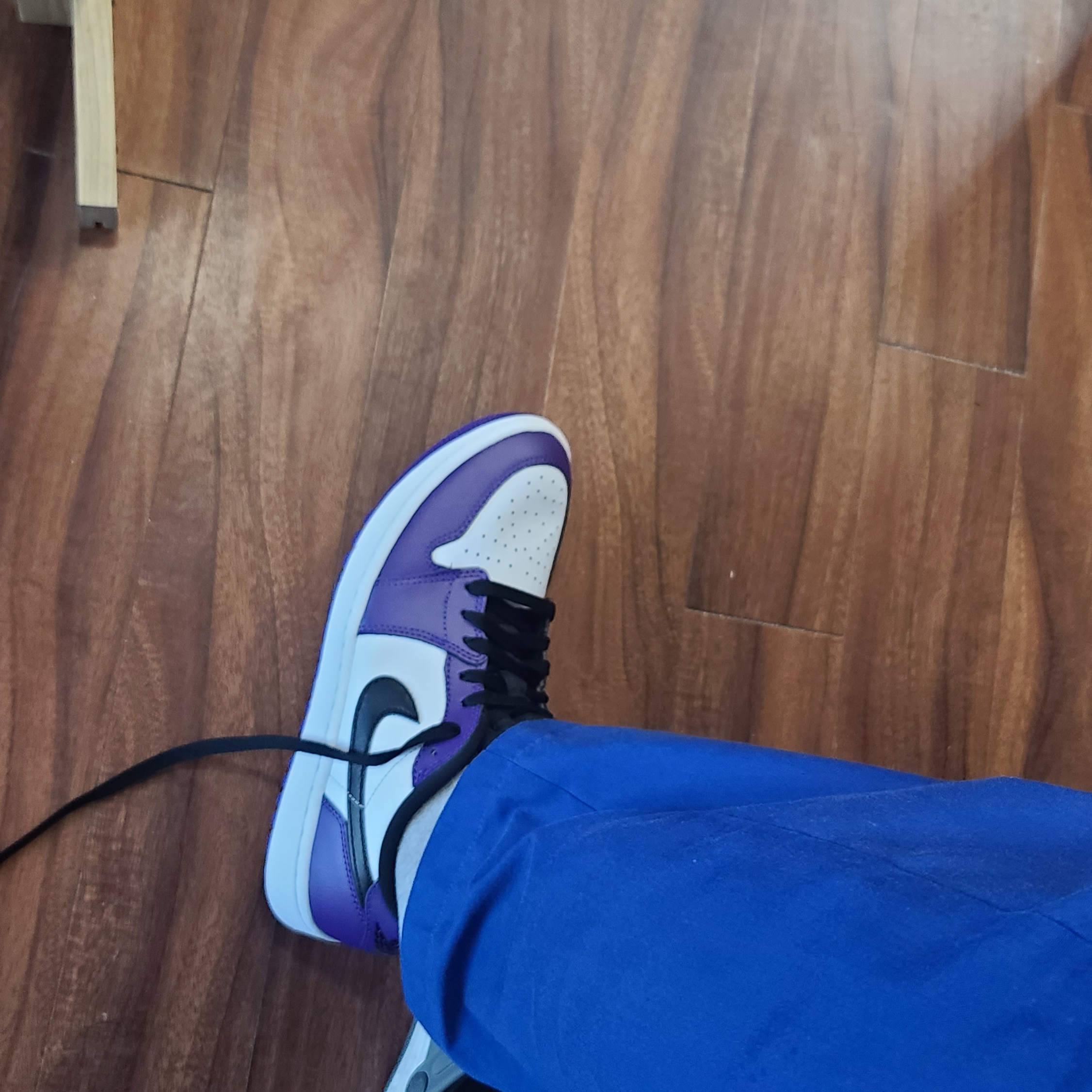 Jordan 1 Low Golf Court Purple 착용 스타일 - 1