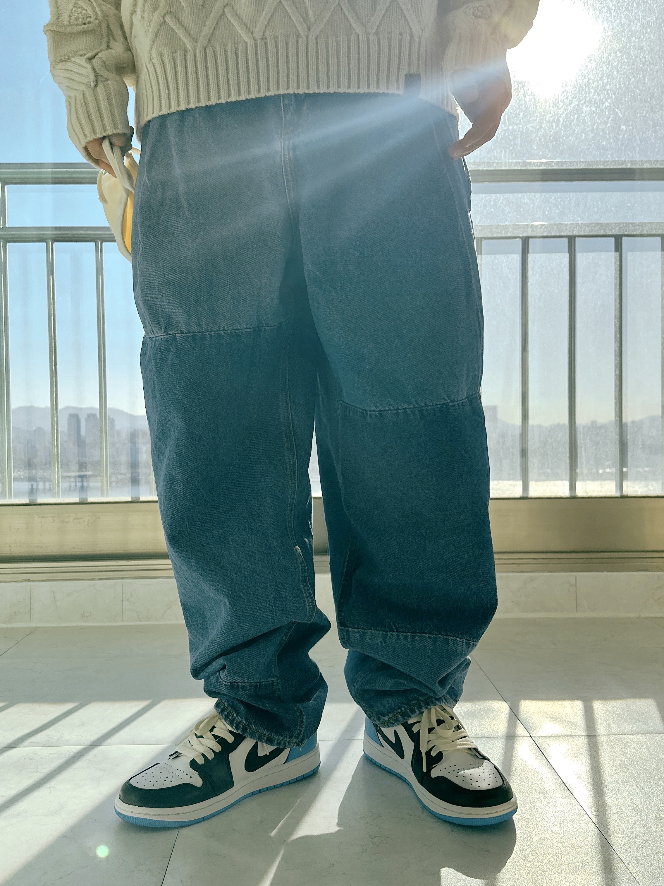 Zara x Ader Error Barrel Leg Jeans Blue, Zara x Ader Error Patchwork Oversize Knit Sweater Cream 착용 스타일 - 2