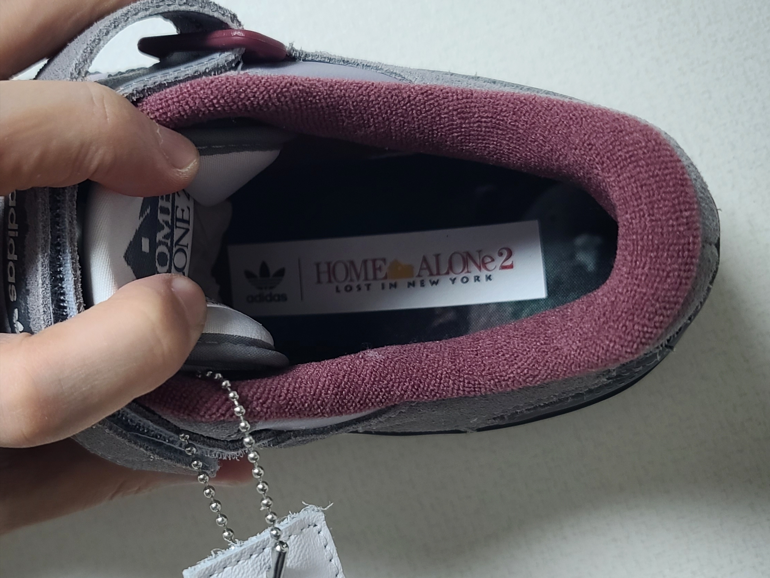 Adidas Forum 84 Low Home Alone 2 착용 스타일 - 3