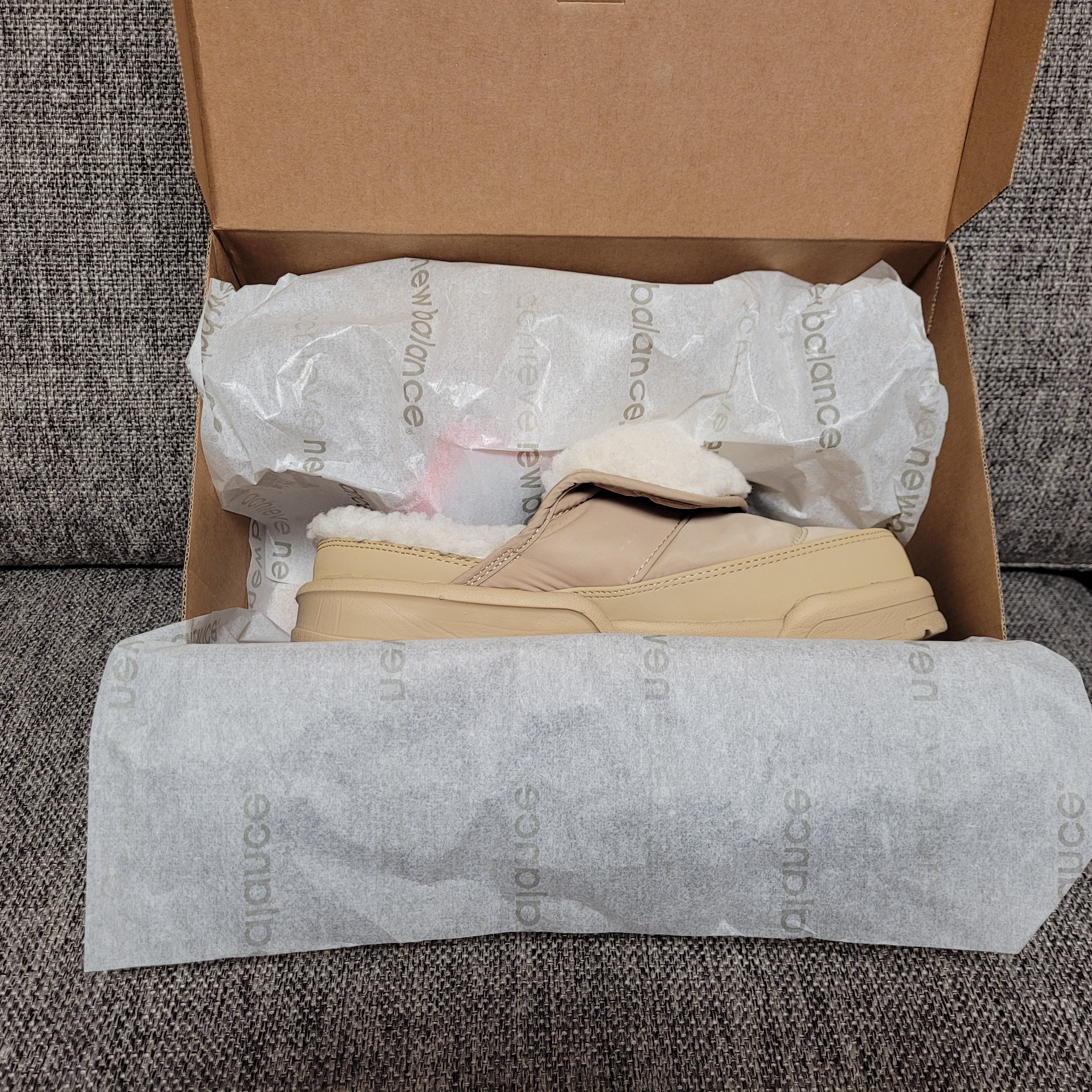 New Balance Puflee Beige 착용 스타일 - 2