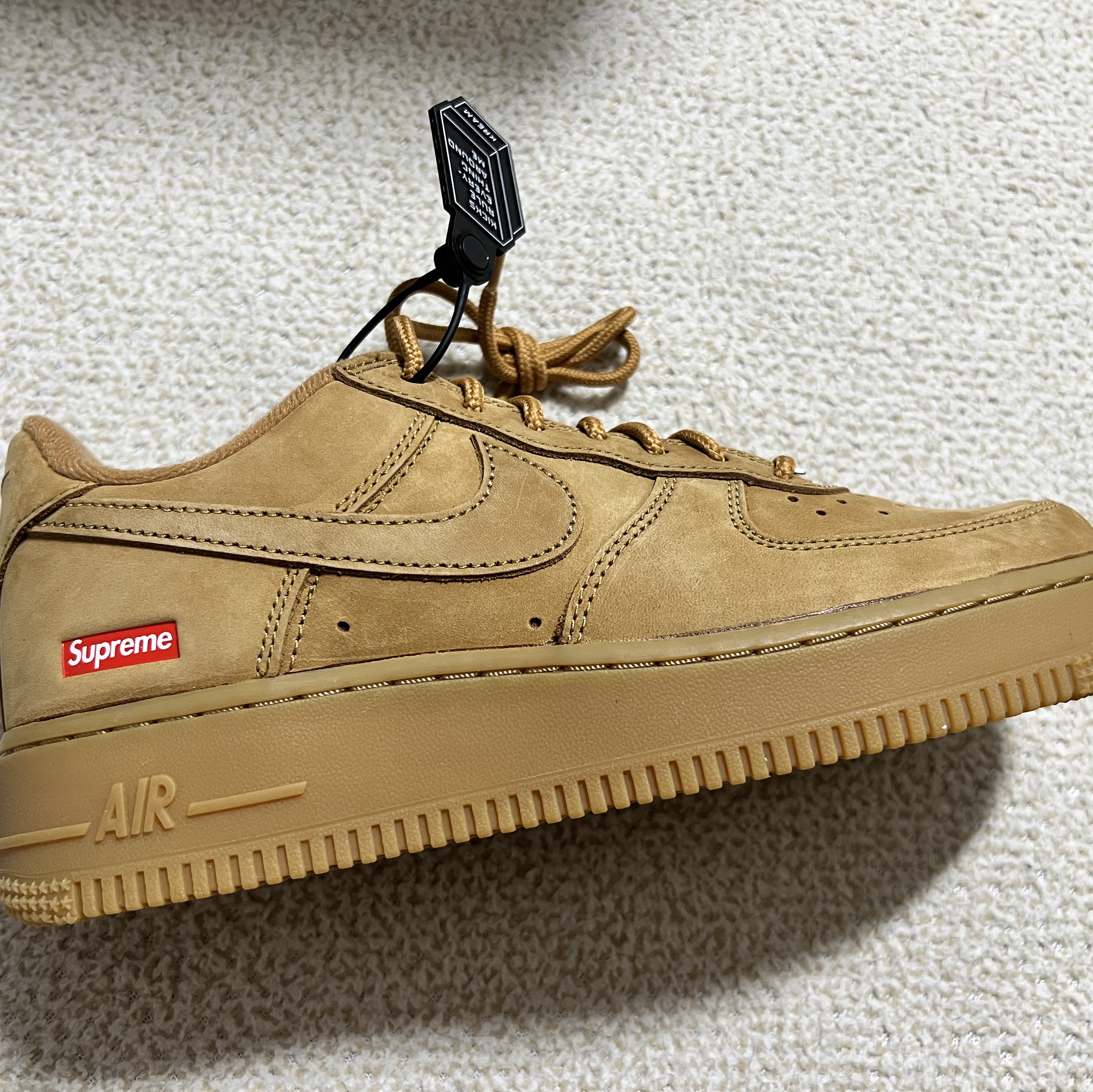 Nike x Supreme Air Force 1 Low Flax 착용 스타일 - 1