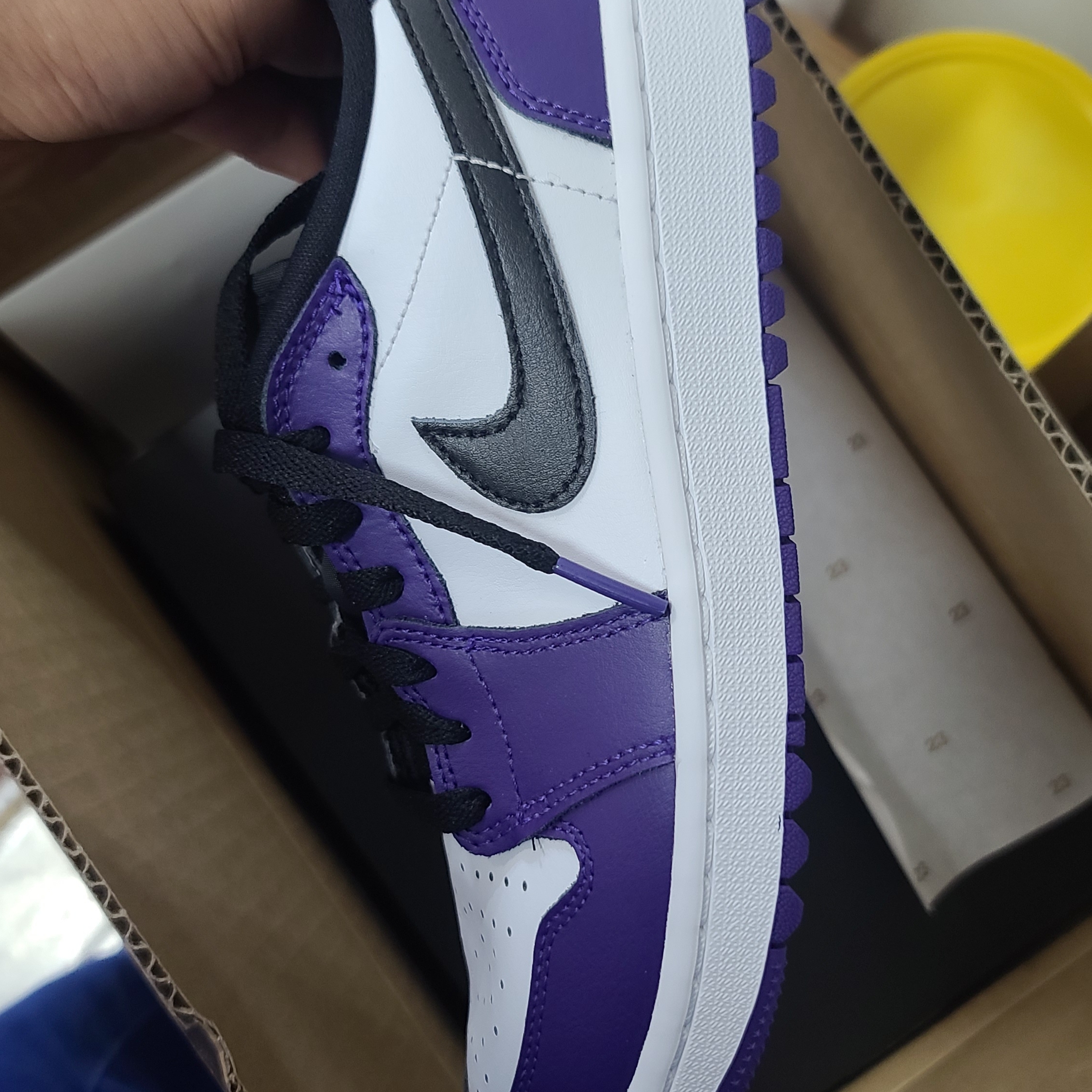 Jordan 1 Low Golf Court Purple 착용 스타일 - 2