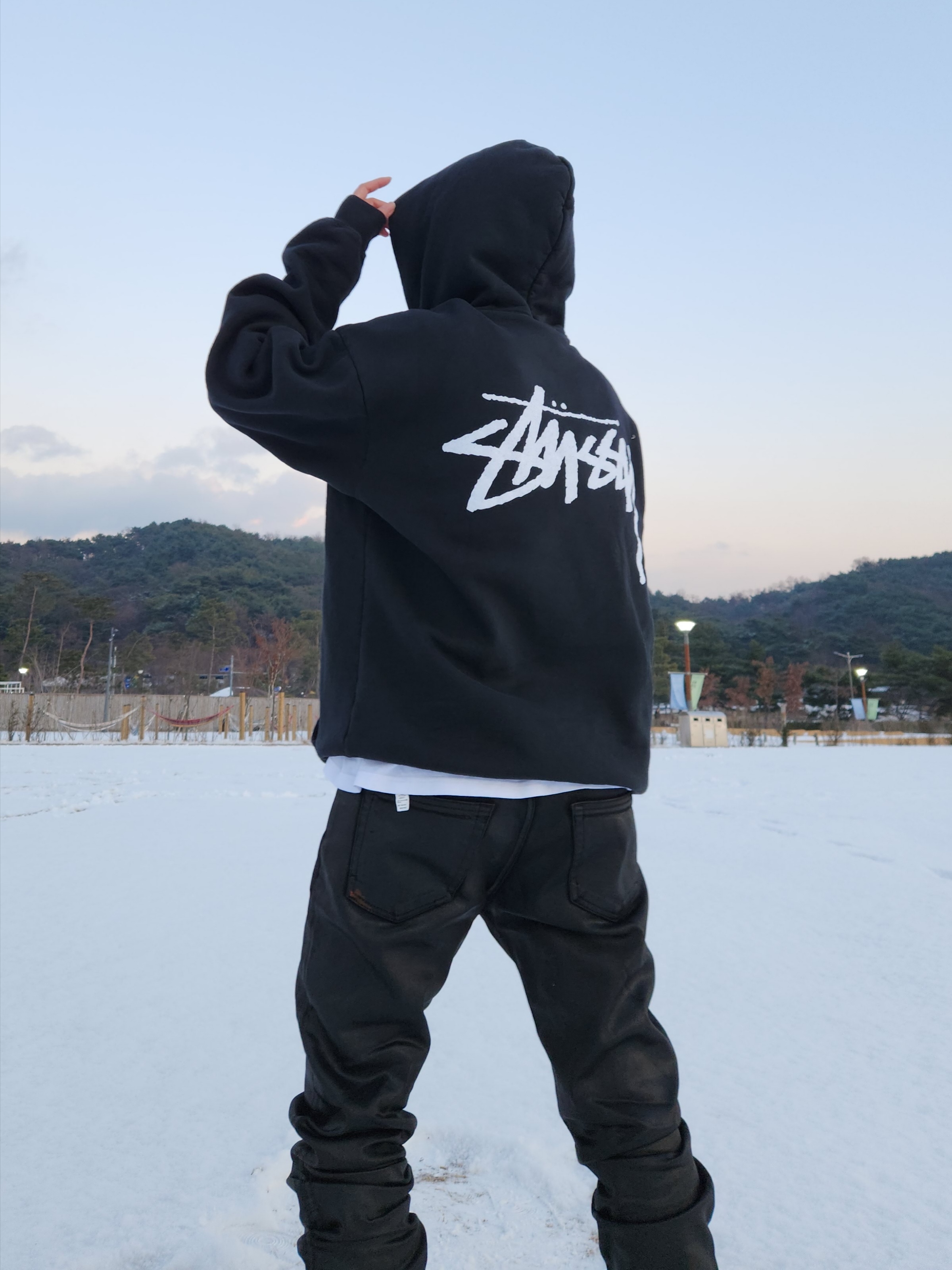 Undermycar Black Mamba Slim Fit Red Stitch Wax Coating Jeans Rumba Red - 22FW, Jordan 1 x Union Retro High Black Toe 착용 스타일 - 4