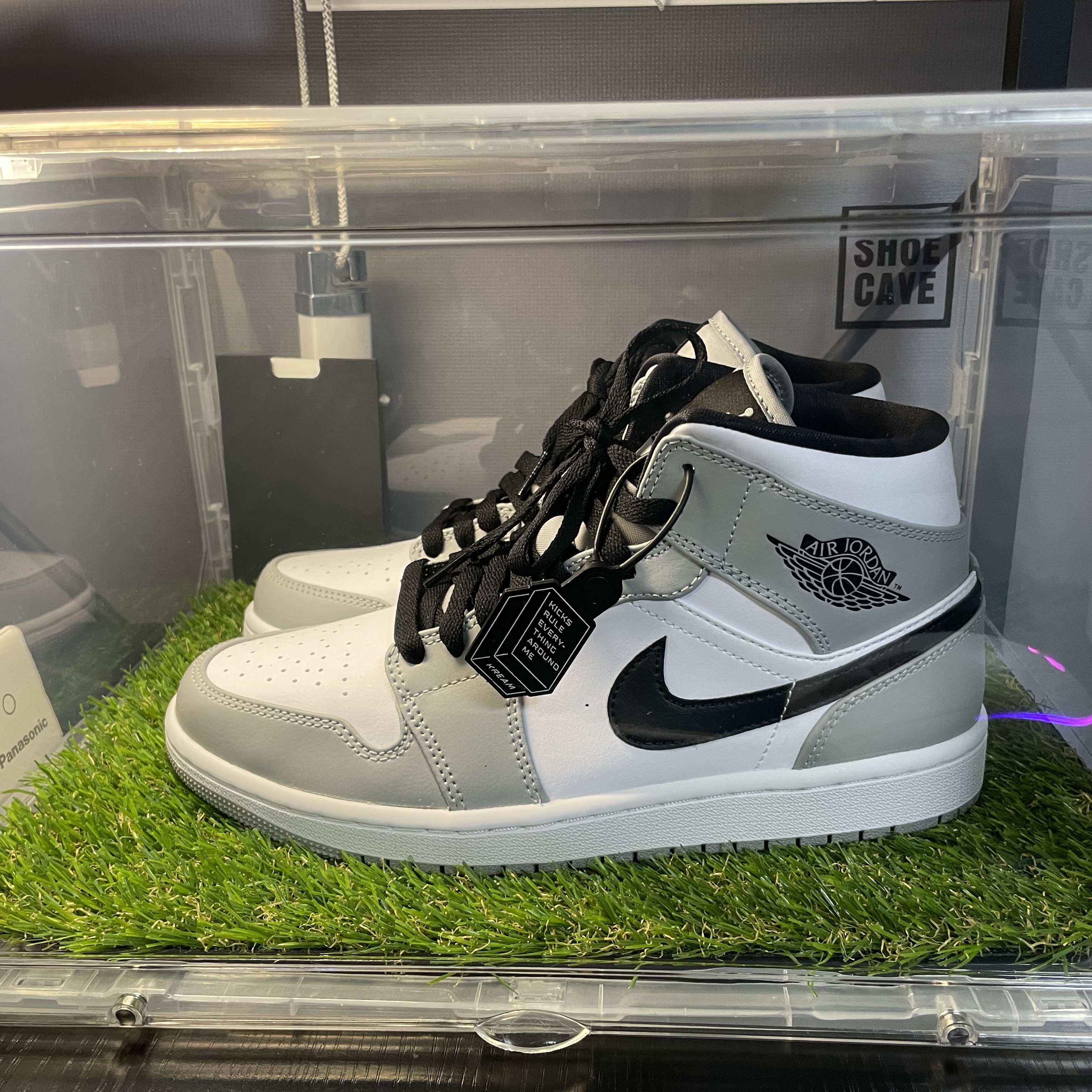 Jordan 1 Mid Light Smoke Grey 착용 스타일