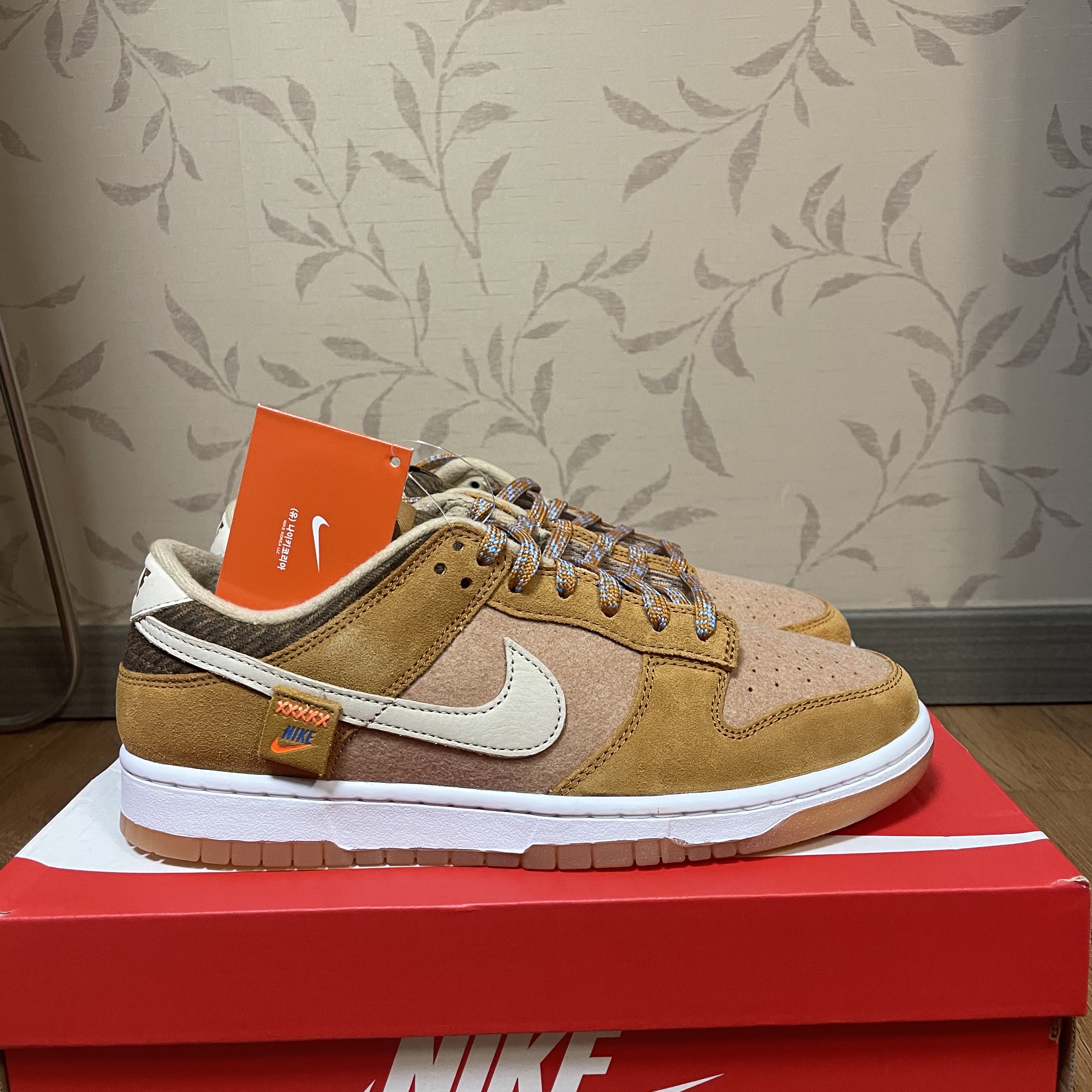 Nike Dunk Low SE Praline Desert Ochre 착용 스타일 - 1