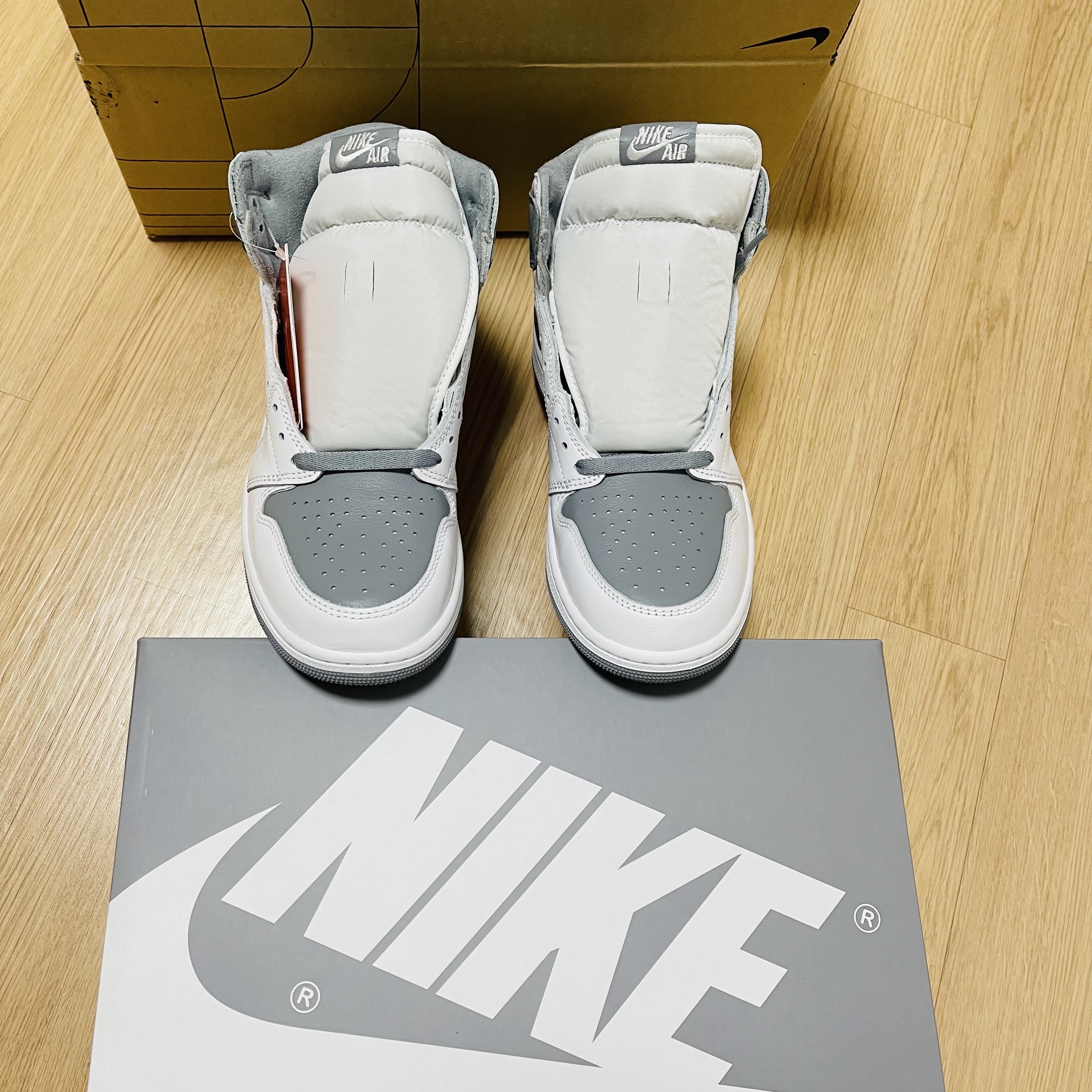 Jordan 1 Retro High OG Stealth 착용 스타일 - 3