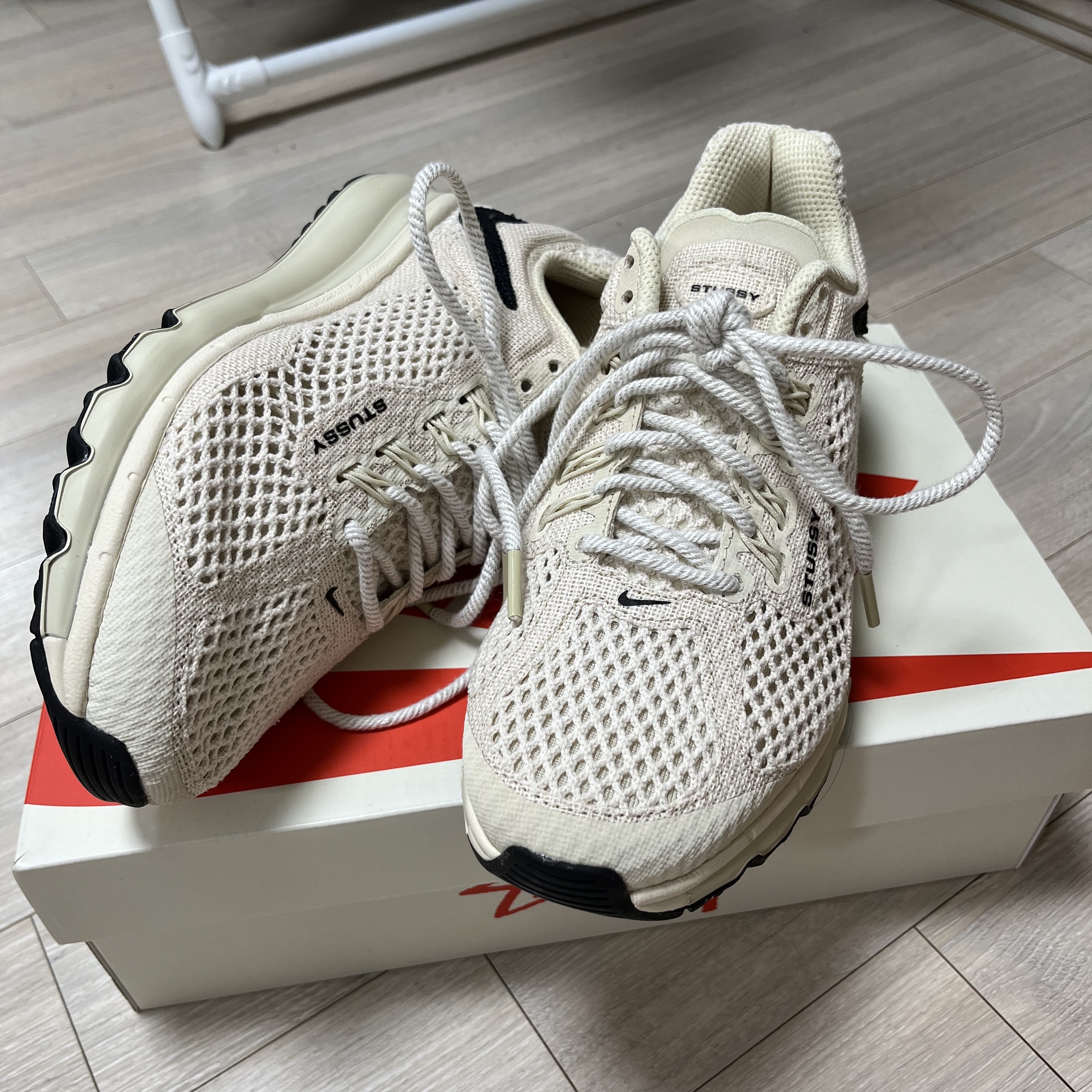 Nike x Stussy Air Max 2013 Fossil 착용 스타일