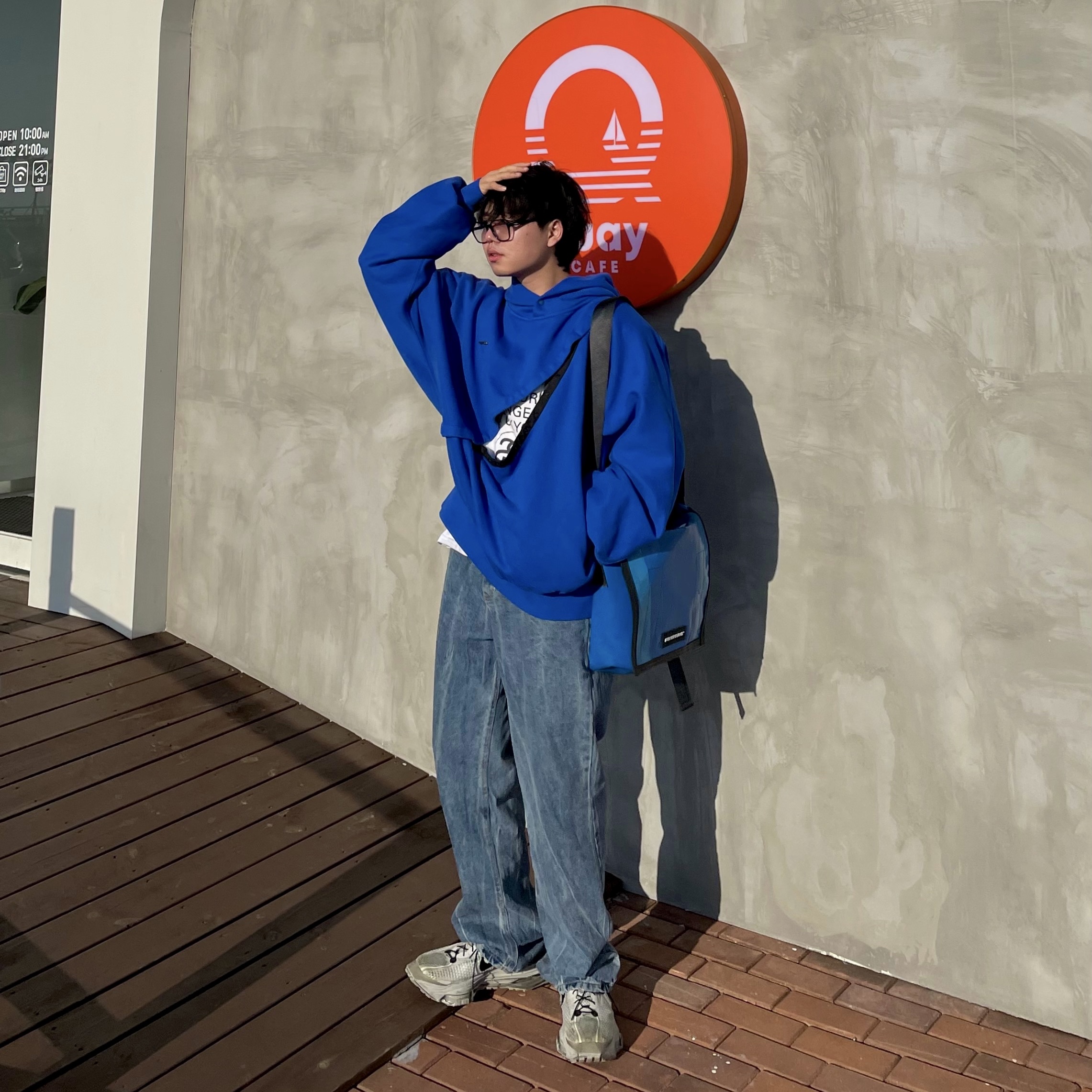 Nonnod x Shinsegae BAYC #8446 2-Piece Cropped Hoodie Washed Blue, Nike x Matthew M Williams Zoom 004 Stone 착용 스타일 - 1
