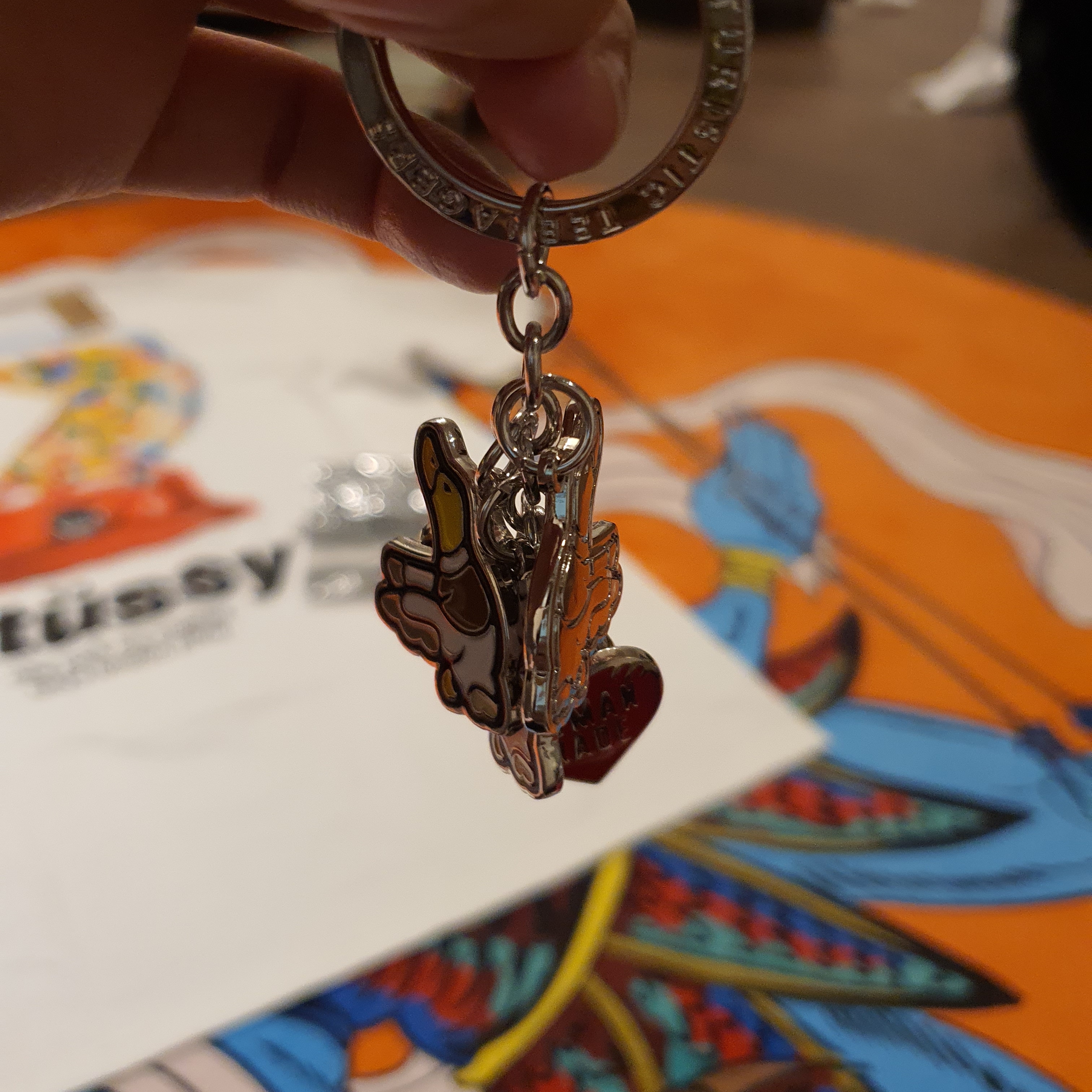Stussy Gumball T-Shirt White, Human Made Flying Duck Keyring Silver 착용 스타일 - 3