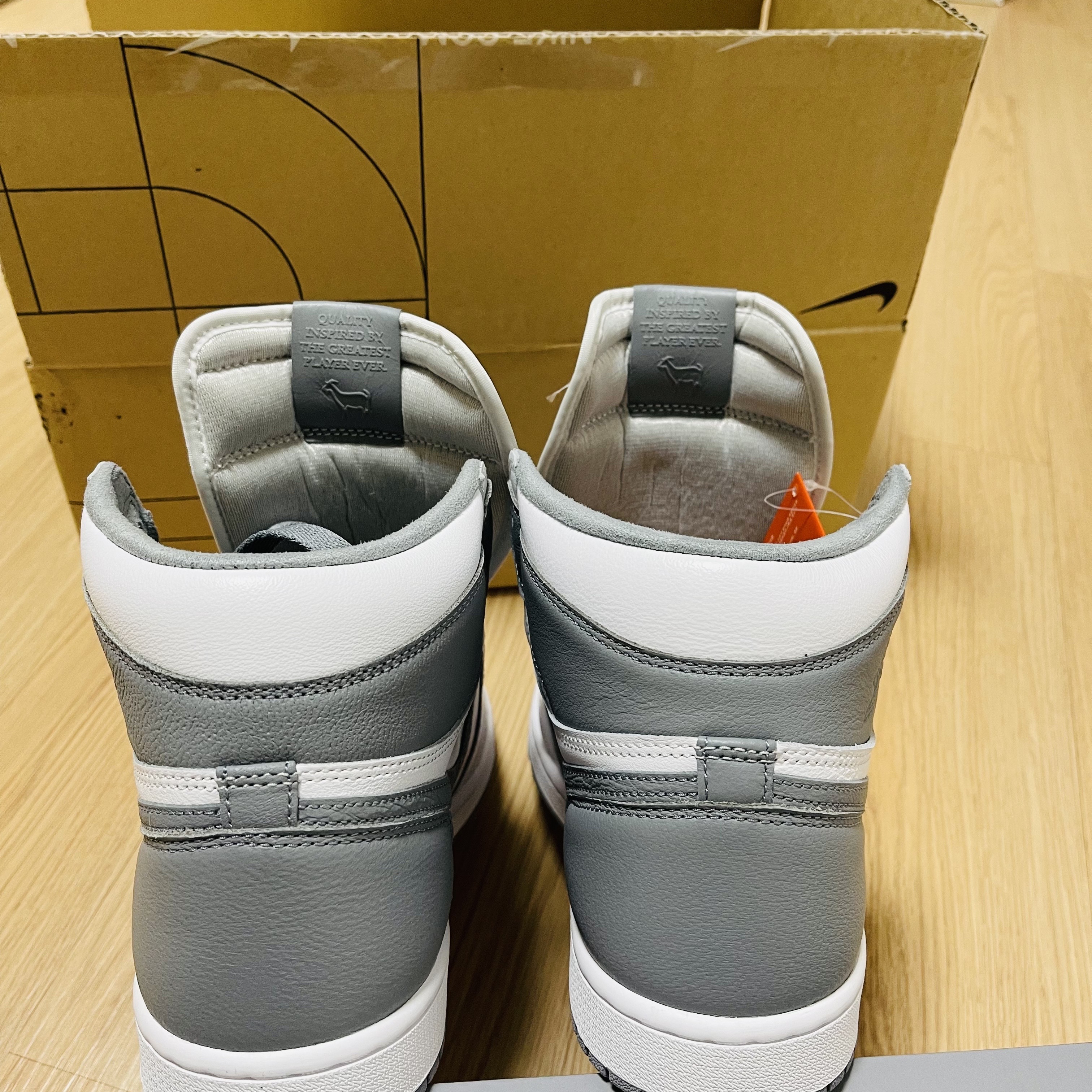 Jordan 1 Retro High OG Stealth 착용 스타일 - 4