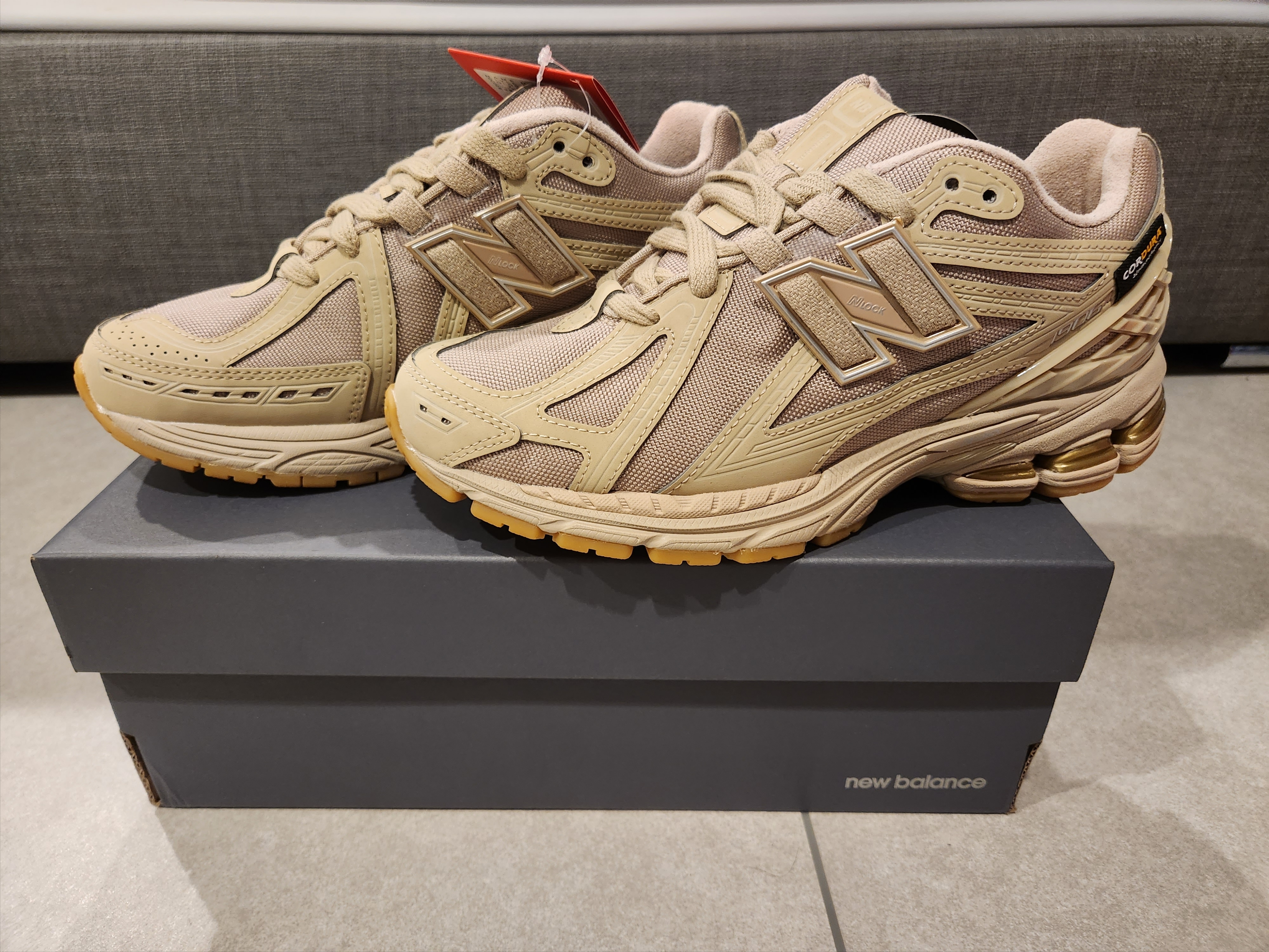 New Balance 1906R Rattan 착용 스타일