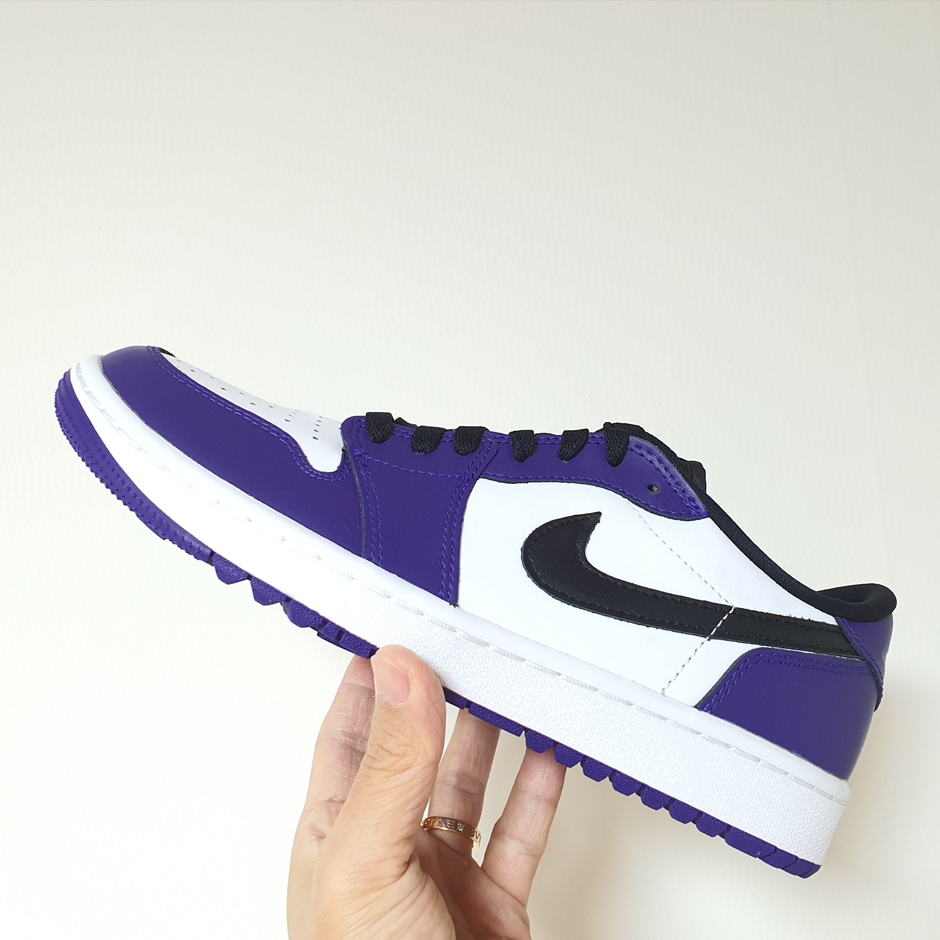 Jordan 1 Low Golf Court Purple 착용 스타일 - 3