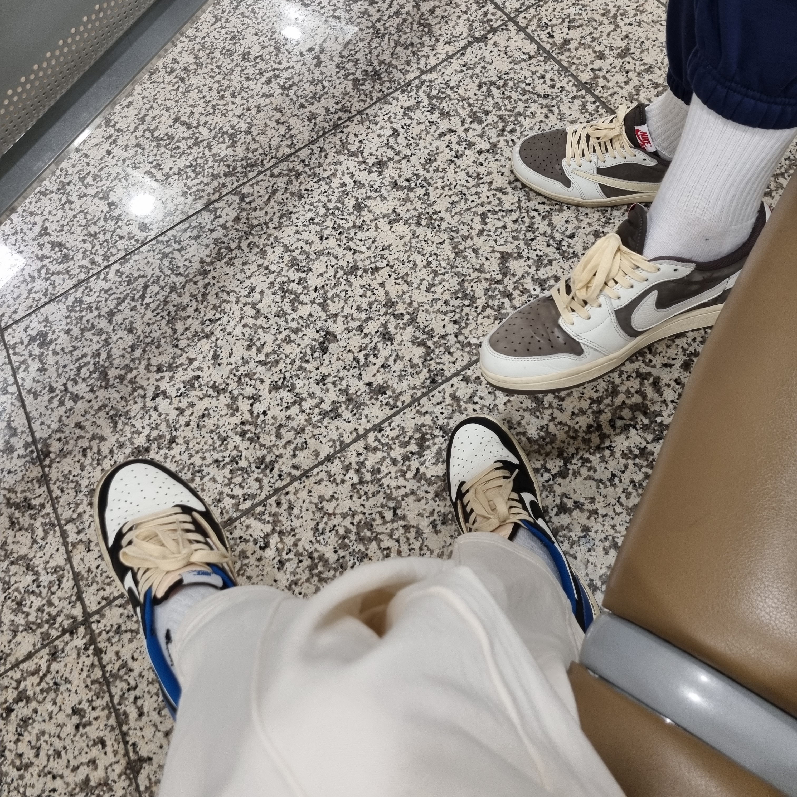 Jordan 1 x Travis Scott x Fragment Retro Low OG SP Military Blue, Jordan 1 x Travis Scott Retro Low OG SP Sail and Ridgerock 착용 스타일