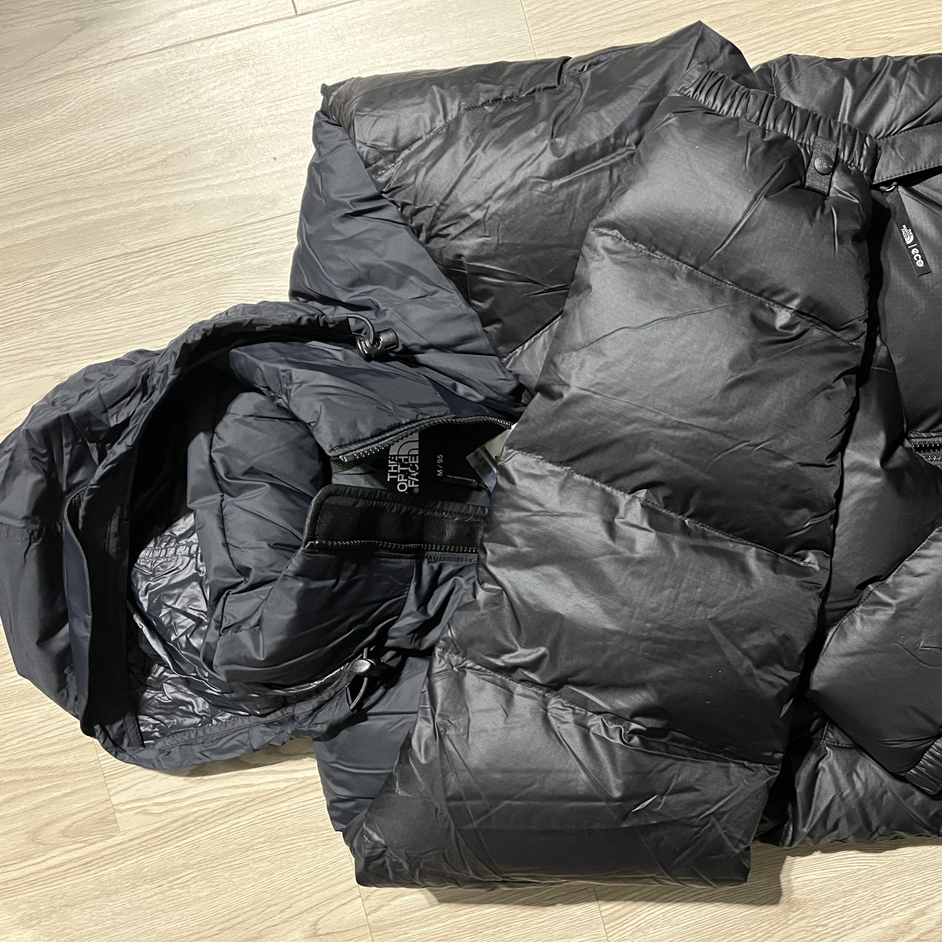 The North Face 1996 Eco Nuptse Jacket Black 착용 스타일 - 1