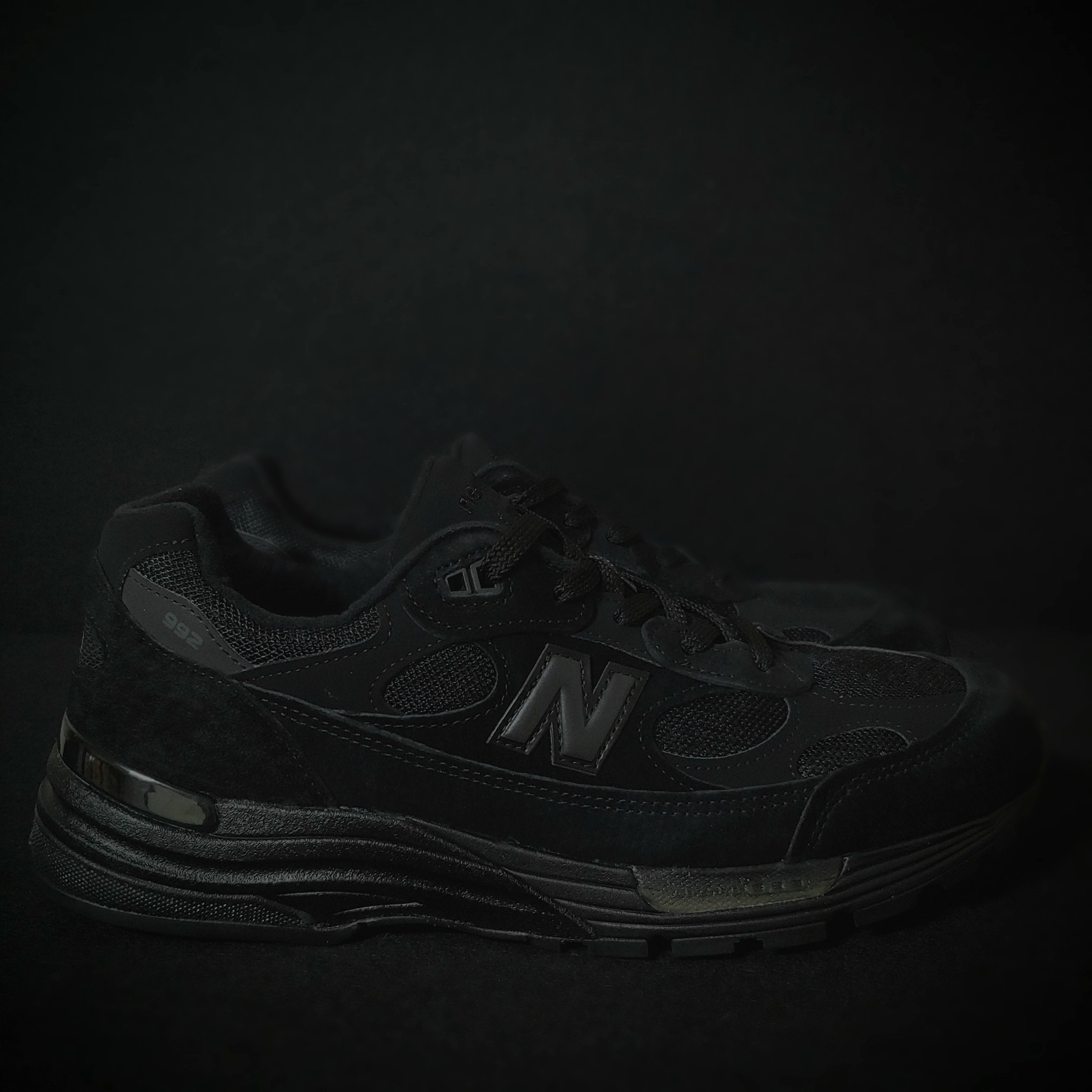 New Balance 992 Made in USA Triple Black 착용 스타일 - 4