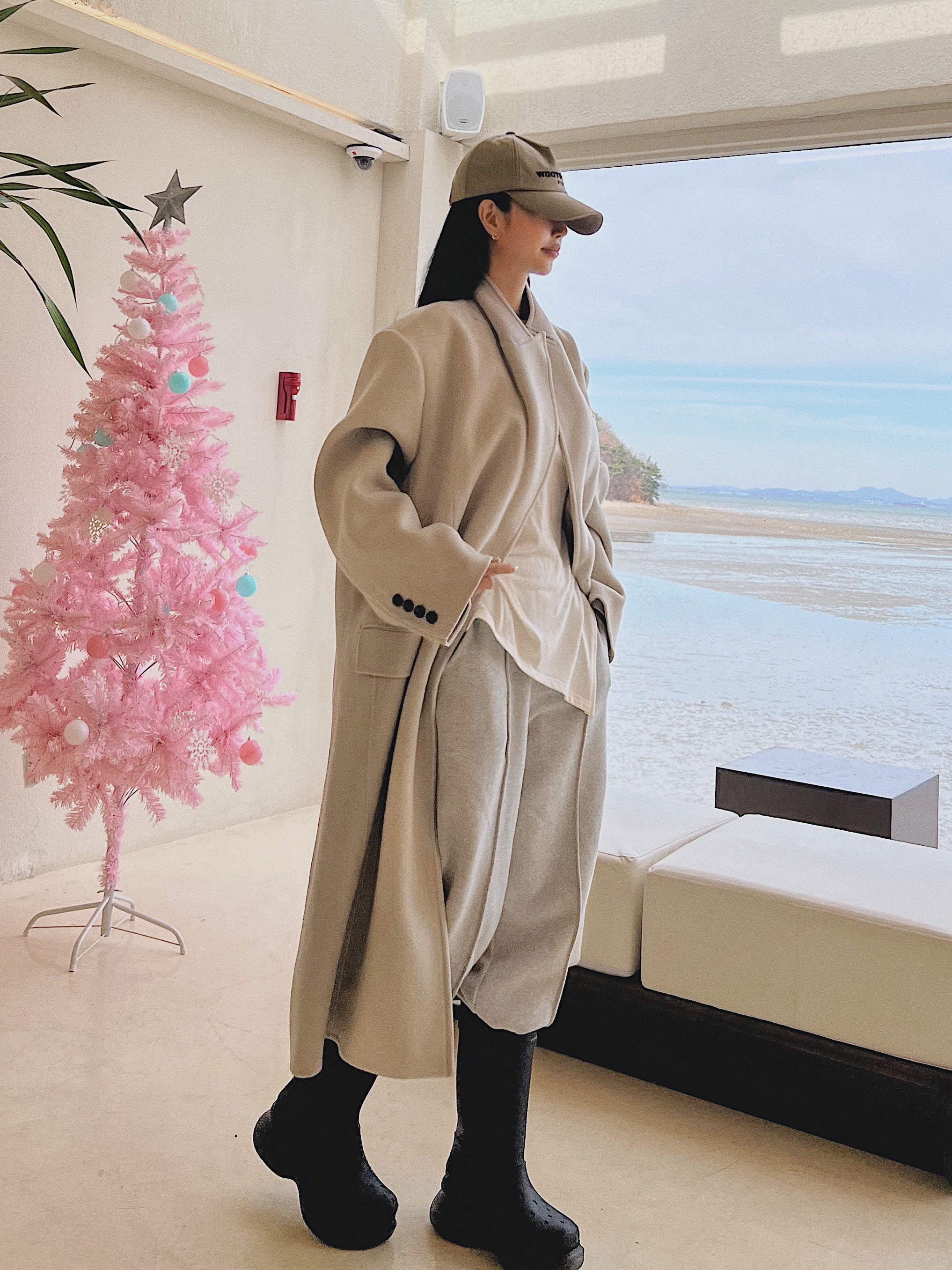 (W) Balenciaga x Crocs Rubber Boot Black, Balenciaga x Crocs Rubber Boot Black 착용 스타일 - 1
