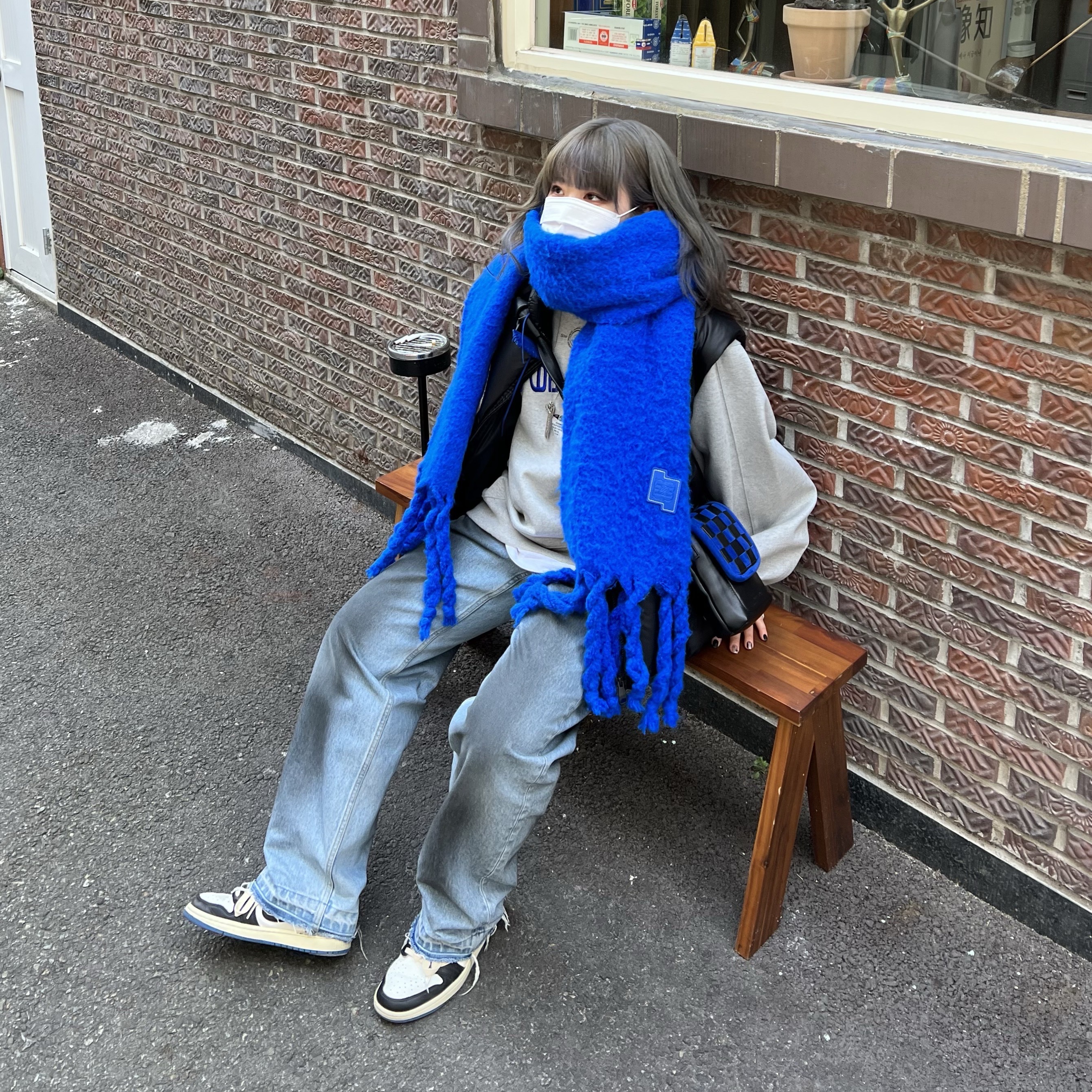 Jordan 1 x Travis Scott x Fragment Retro Low OG SP Military Blue, Ader Error Verif Logo Sweatshirt Grey 착용 스타일 - 1
