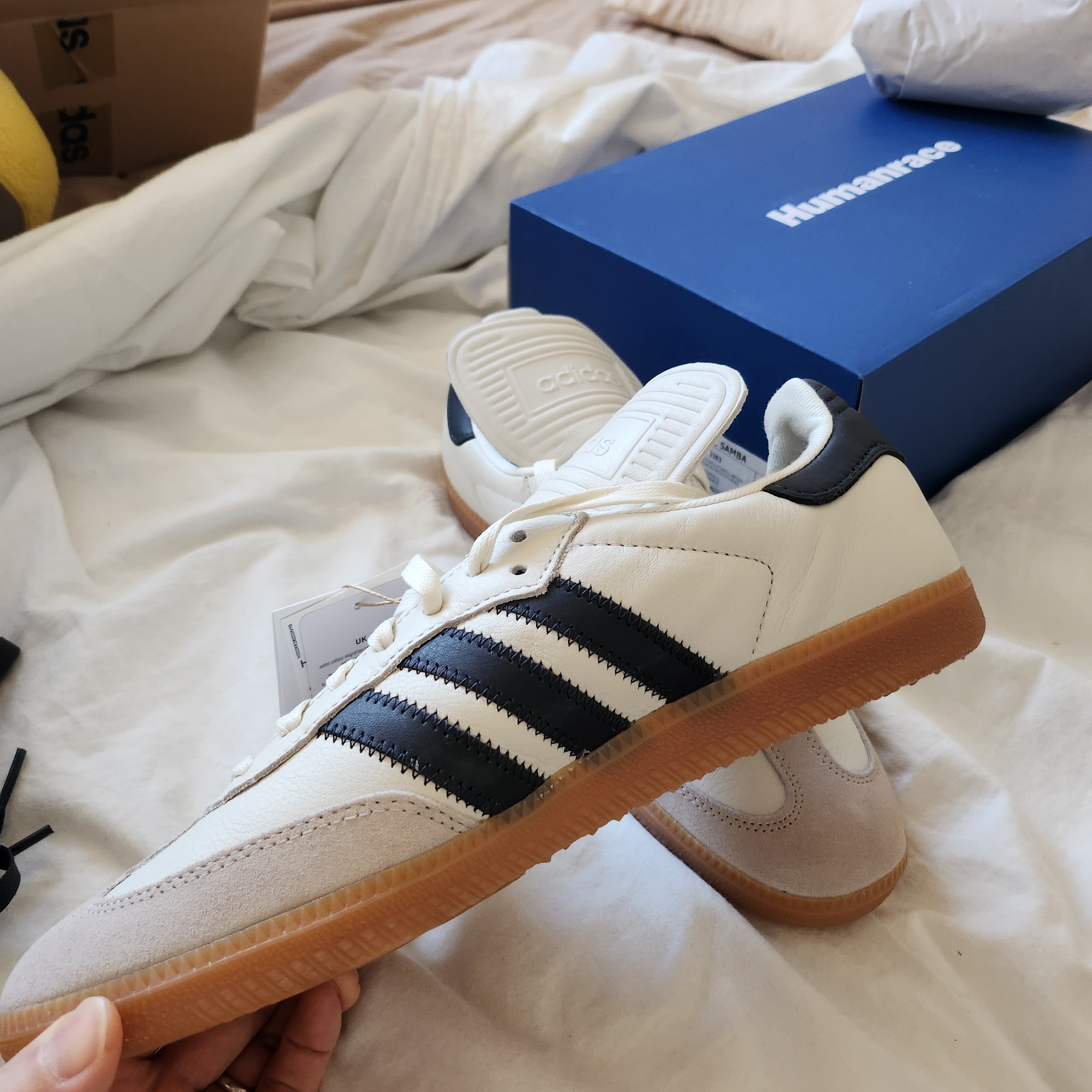 Adidas x Pharrell Williams Humanrace Samba Cloud White Night Grey 착용 스타일 - 1