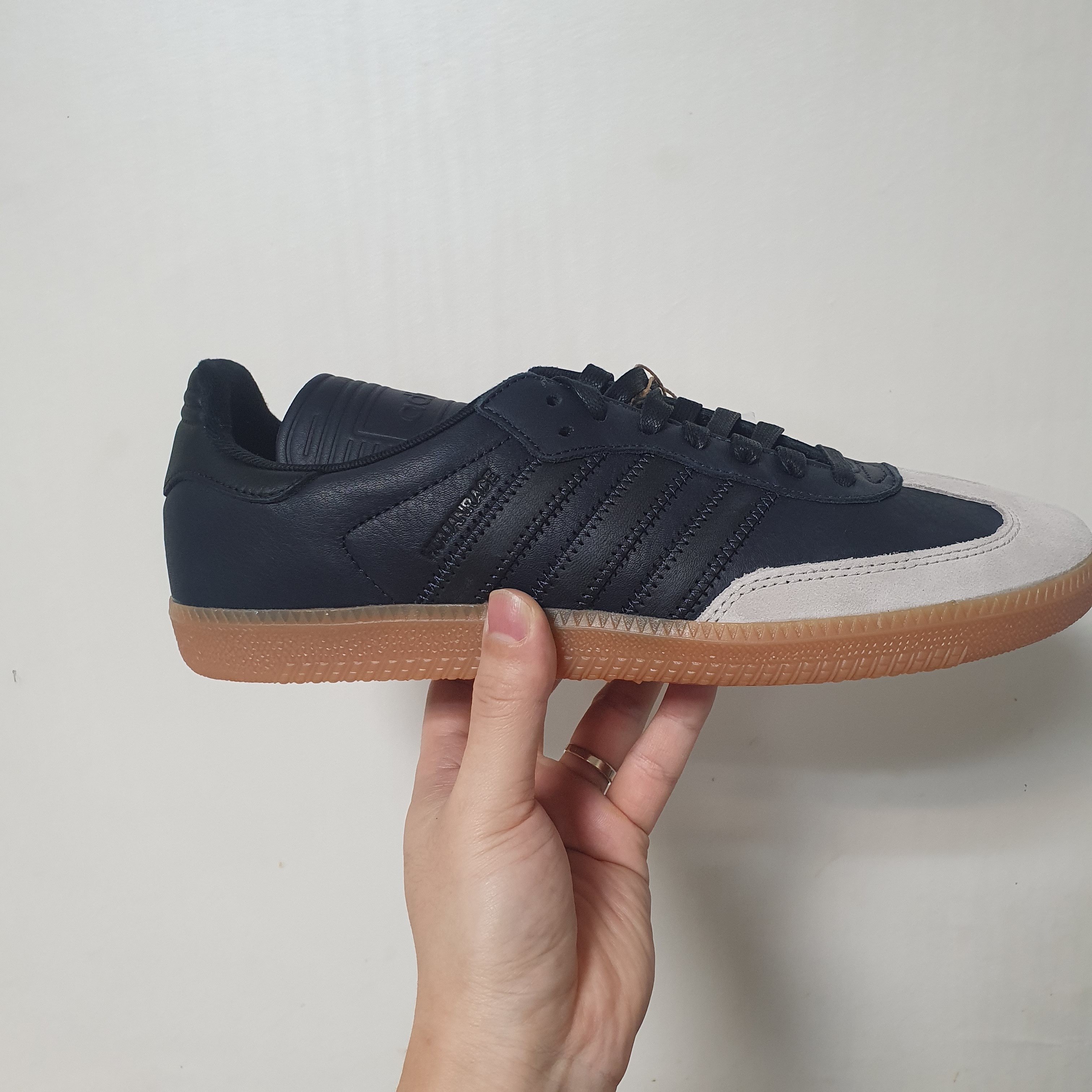 Adidas x Pharrell Williams Humanrace Samba Night Grey Core Black 착용 스타일 - 2
