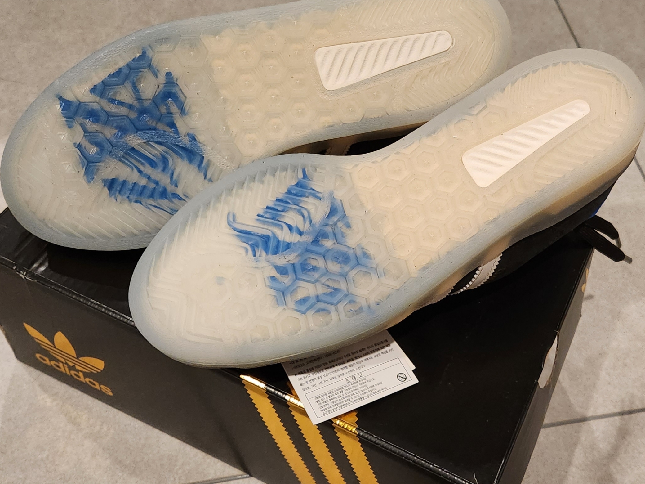 Adidas x Maxallure Skateboards Campus ADV Core Black Cloud White 착용 스타일 - 5
