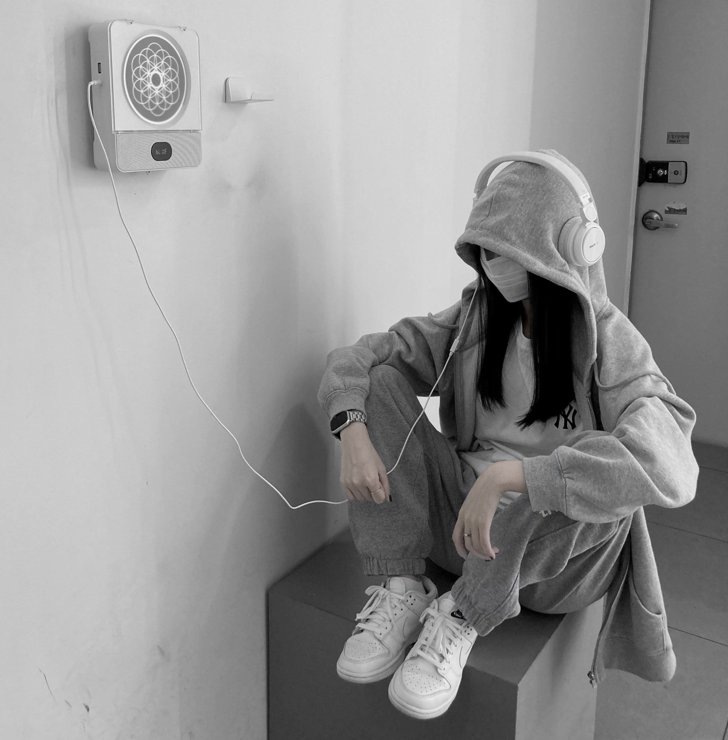 (W) Nike Dunk Low Triple White, Apple Watch Nike SE 40mm GPS Silver Aluminum Case with Nike Sport Band USB C Pure Platinum Black (Korean Ver.) 착용 스타일 - 3