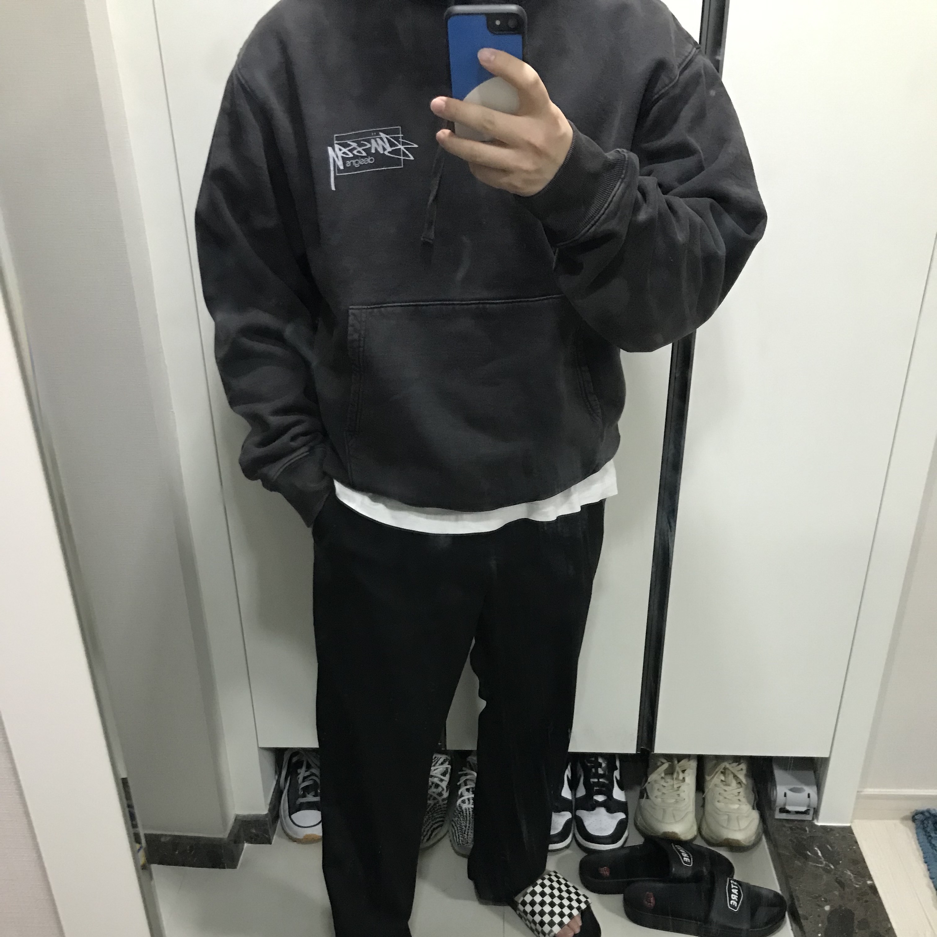 Stussy Dyed Stussy Designs Hoodie Black 착용 스타일