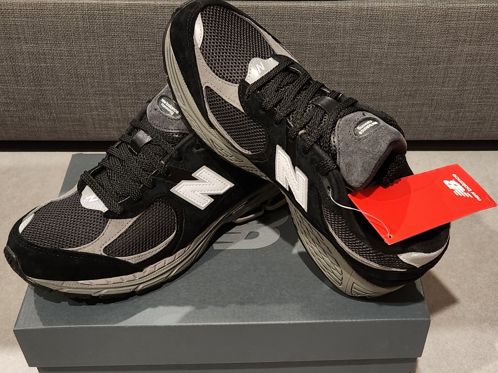 New Balance 2002R Black Dark Grey - JD Sports Exclusive 착용 스타일