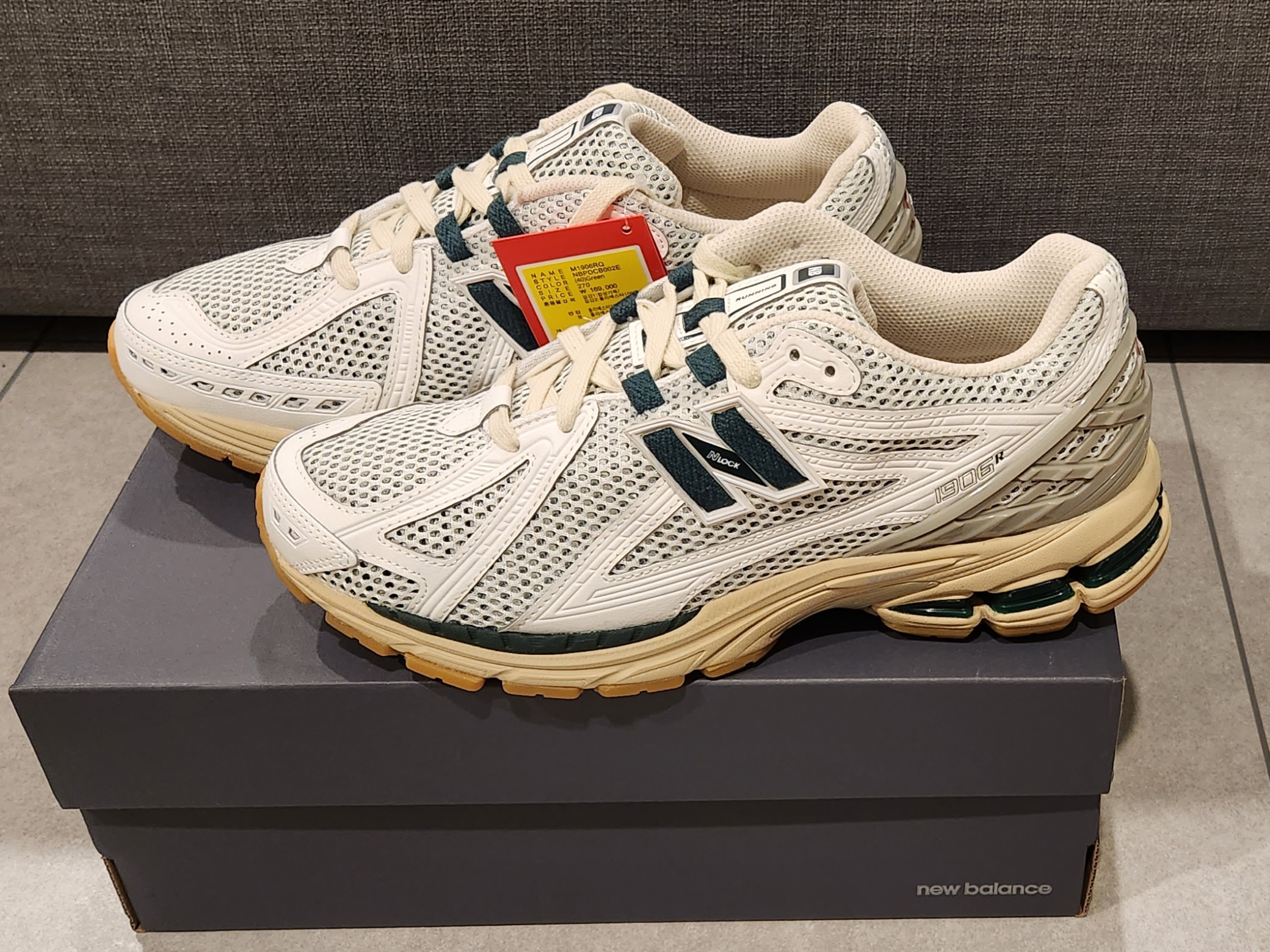 New Balance 1906R Silver Green 착용 스타일
